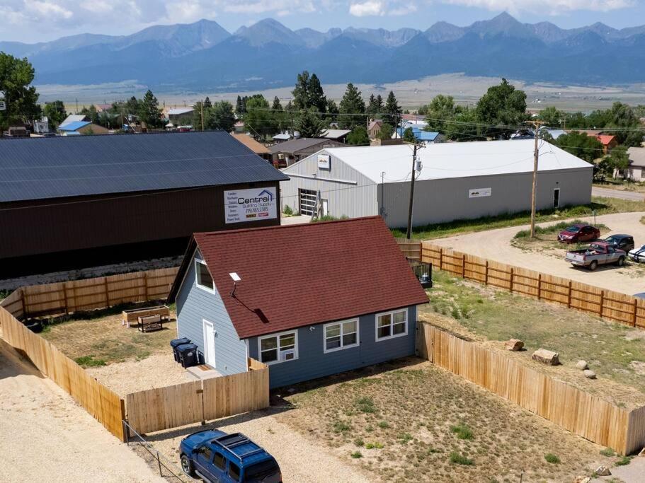 Cozy Wet Mountain Valley Cottage - Property Image 16