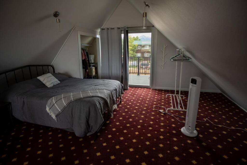 Cozy Wet Mountain Valley Cottage - Property Image 13