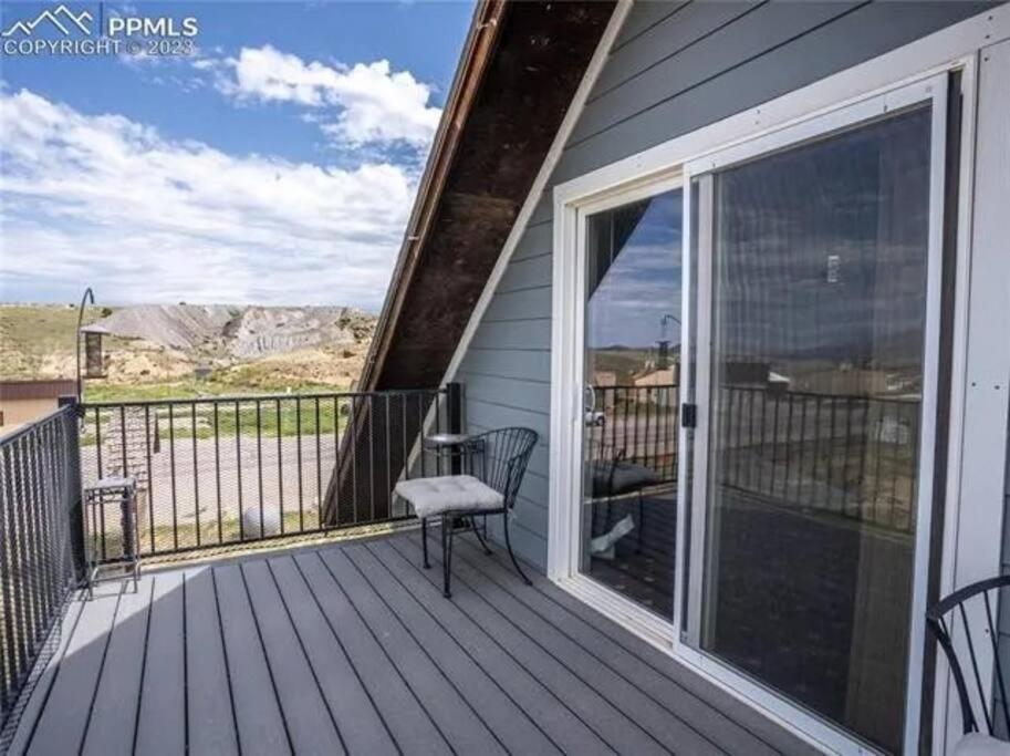 Cozy Wet Mountain Valley Cottage - Property Image 3