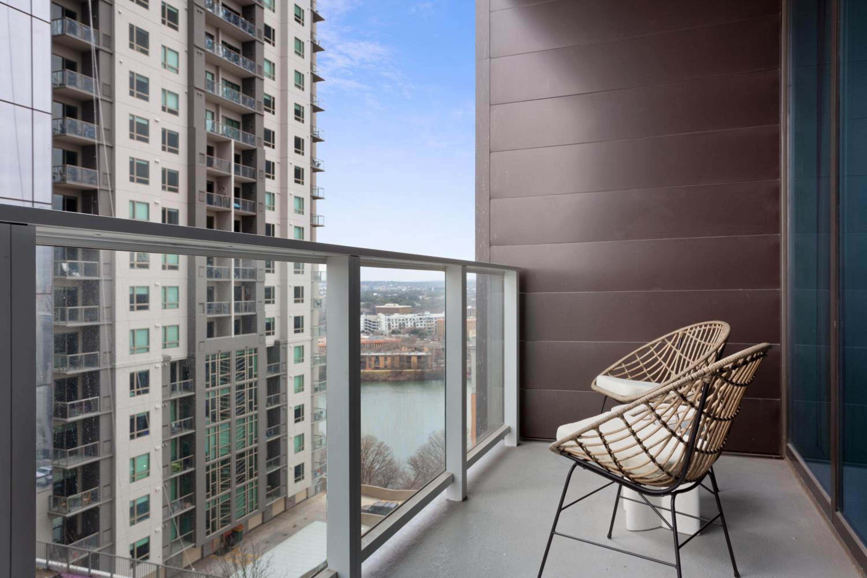 The Natiivo by AvantStay Modern High-Rise with Rooftop Pool & Skyline Views
