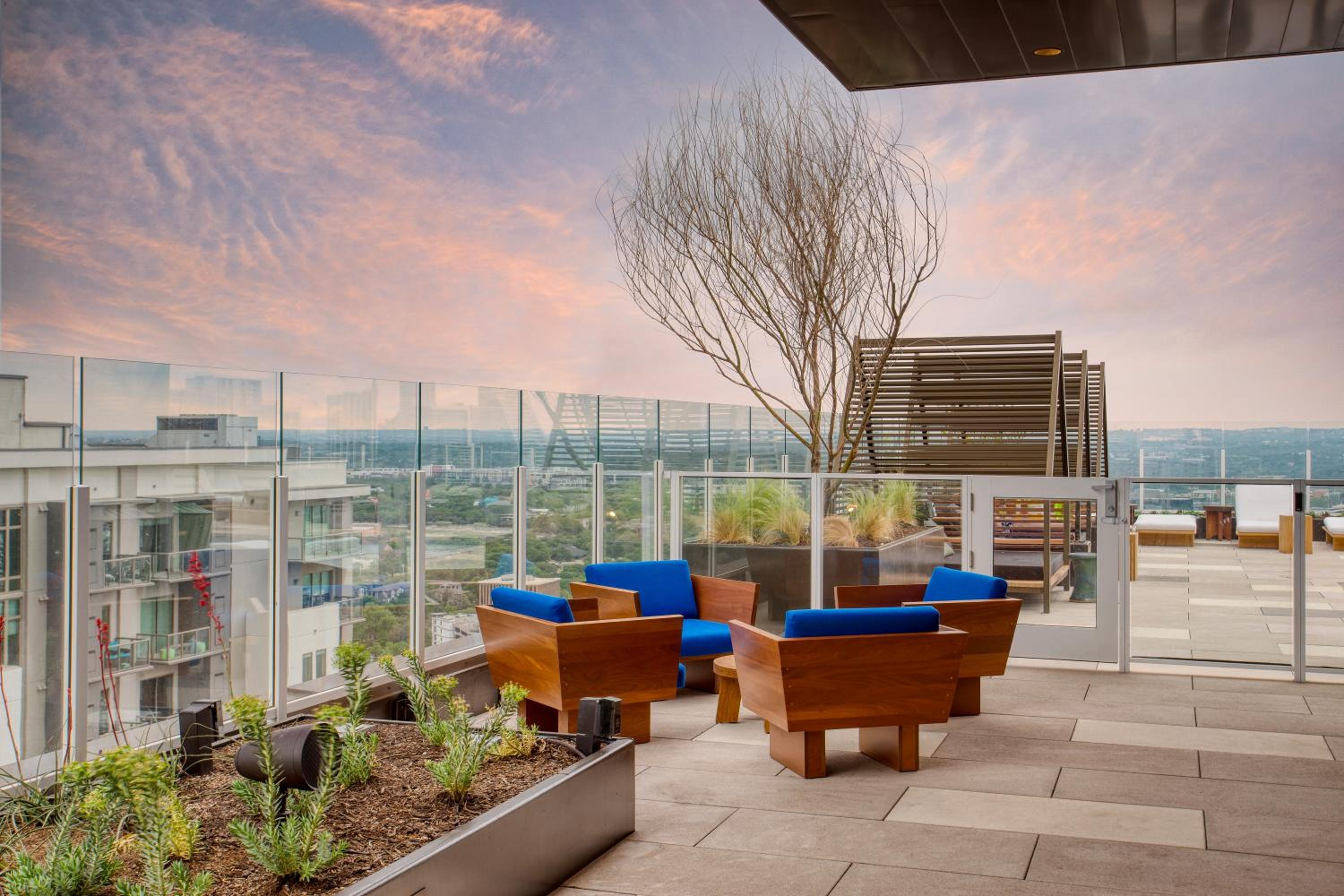 The Natiivo by AvantStay Modern High-Rise with Rooftop Pool & Skyline Views
