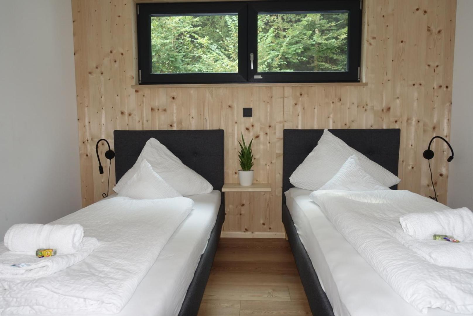 Waldblick - Neubau - Self-Check-In - kein Verkehr - am Wald - Parkplätze vor Tür - apartment or double room