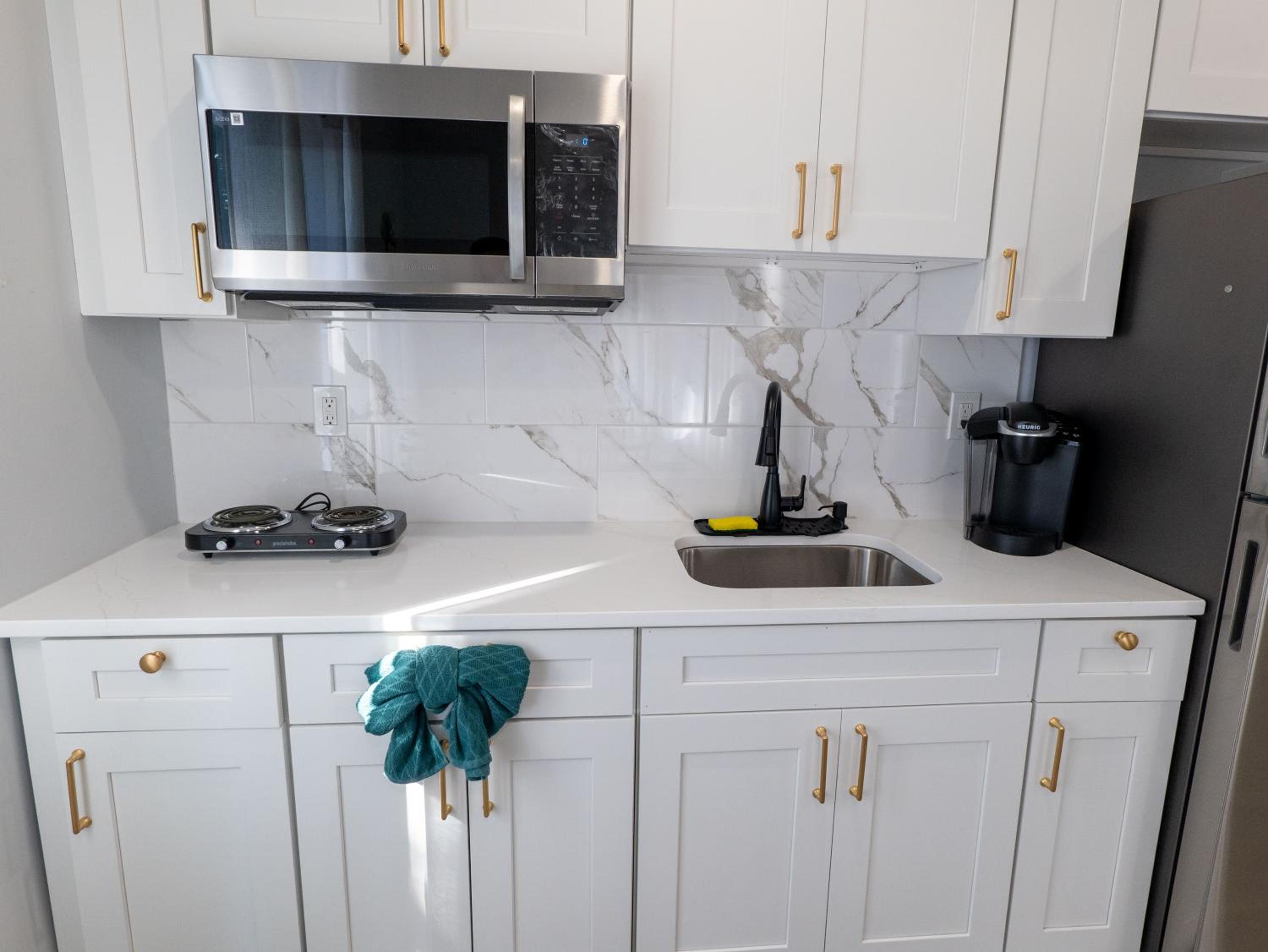 4 New Apts - 3 Bed Apt 1st Floor & 3 Bed Apt 2nd Floor - 1 Bed Studio Apt Ground Floor & 1 Bed Studio Apt Ground Floor near Penn Station EWR Airport Beth I