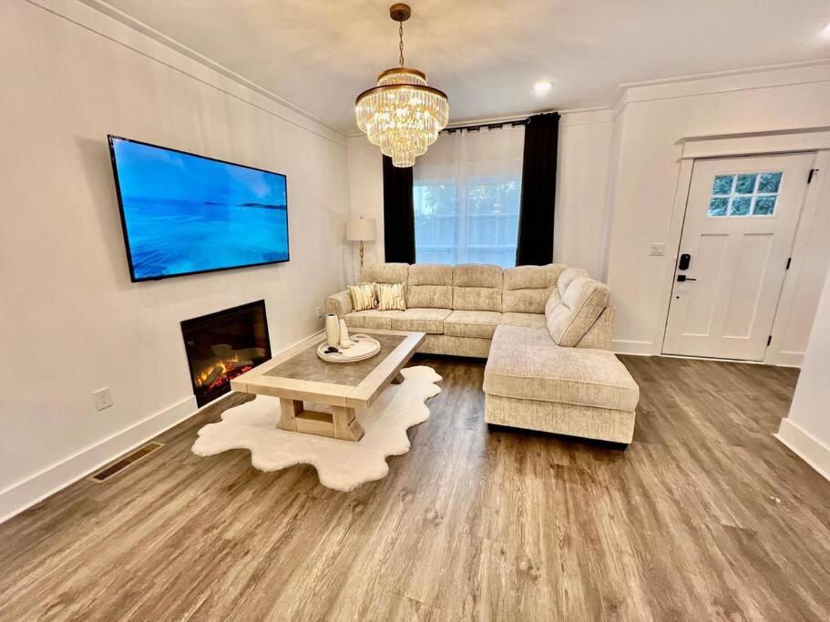 Glamorous House