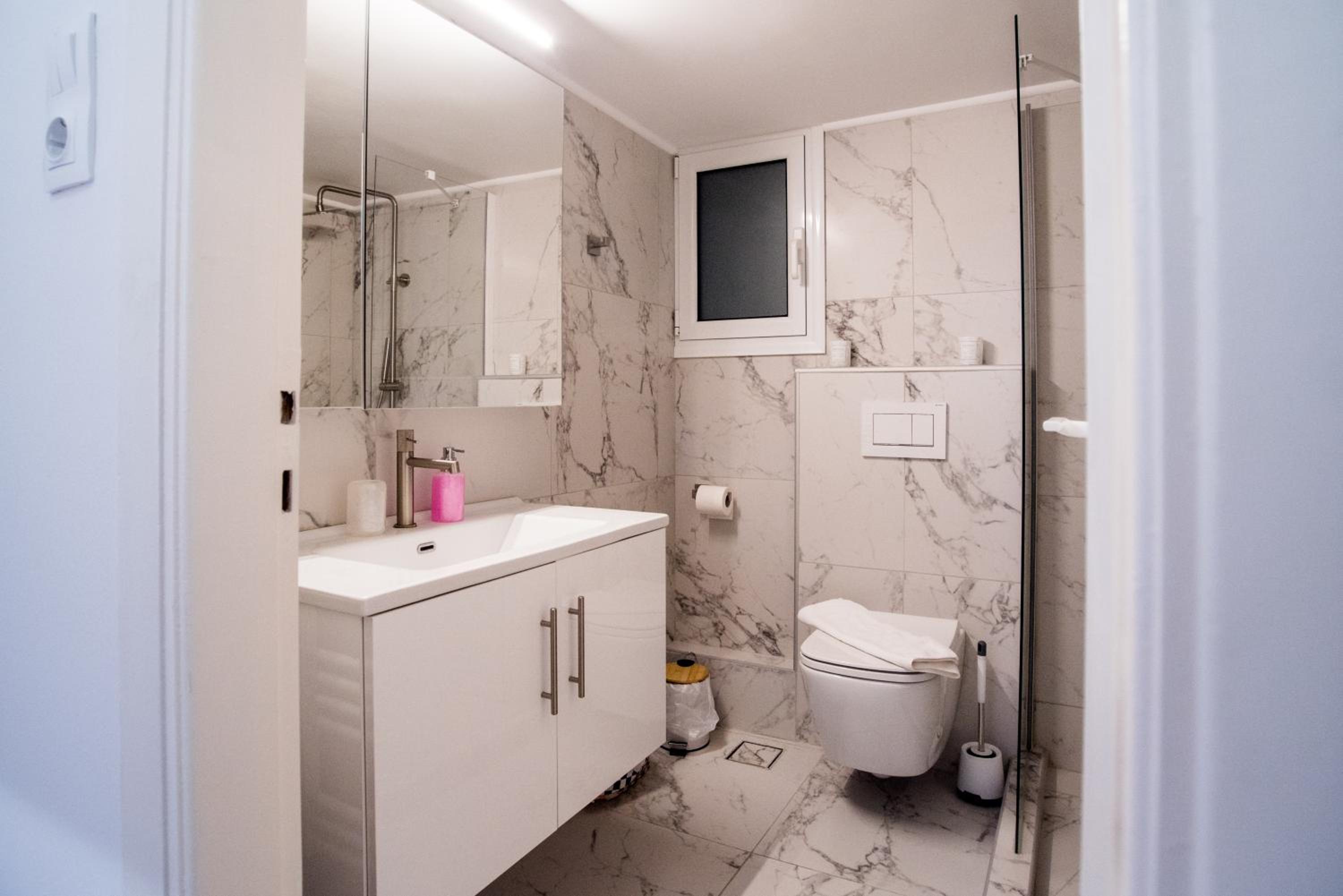 Prime Location, Renovated Flat!