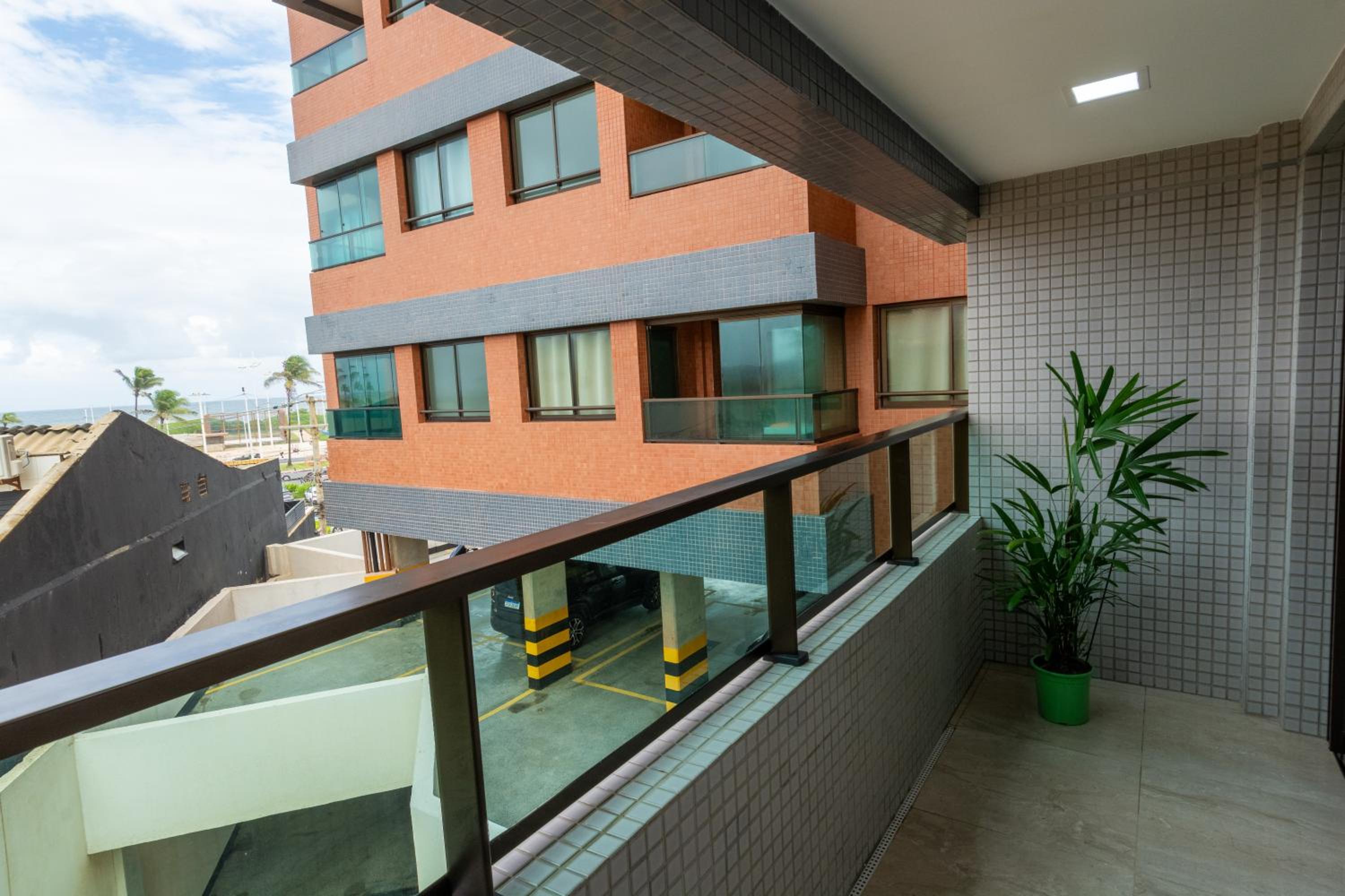Luxo na Praia com Piscina, Ar e Garagem