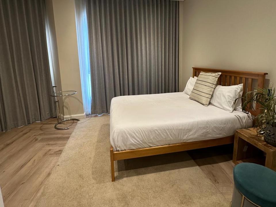 Spacious 2BR APT Near Sandton City -No Loadshedding
