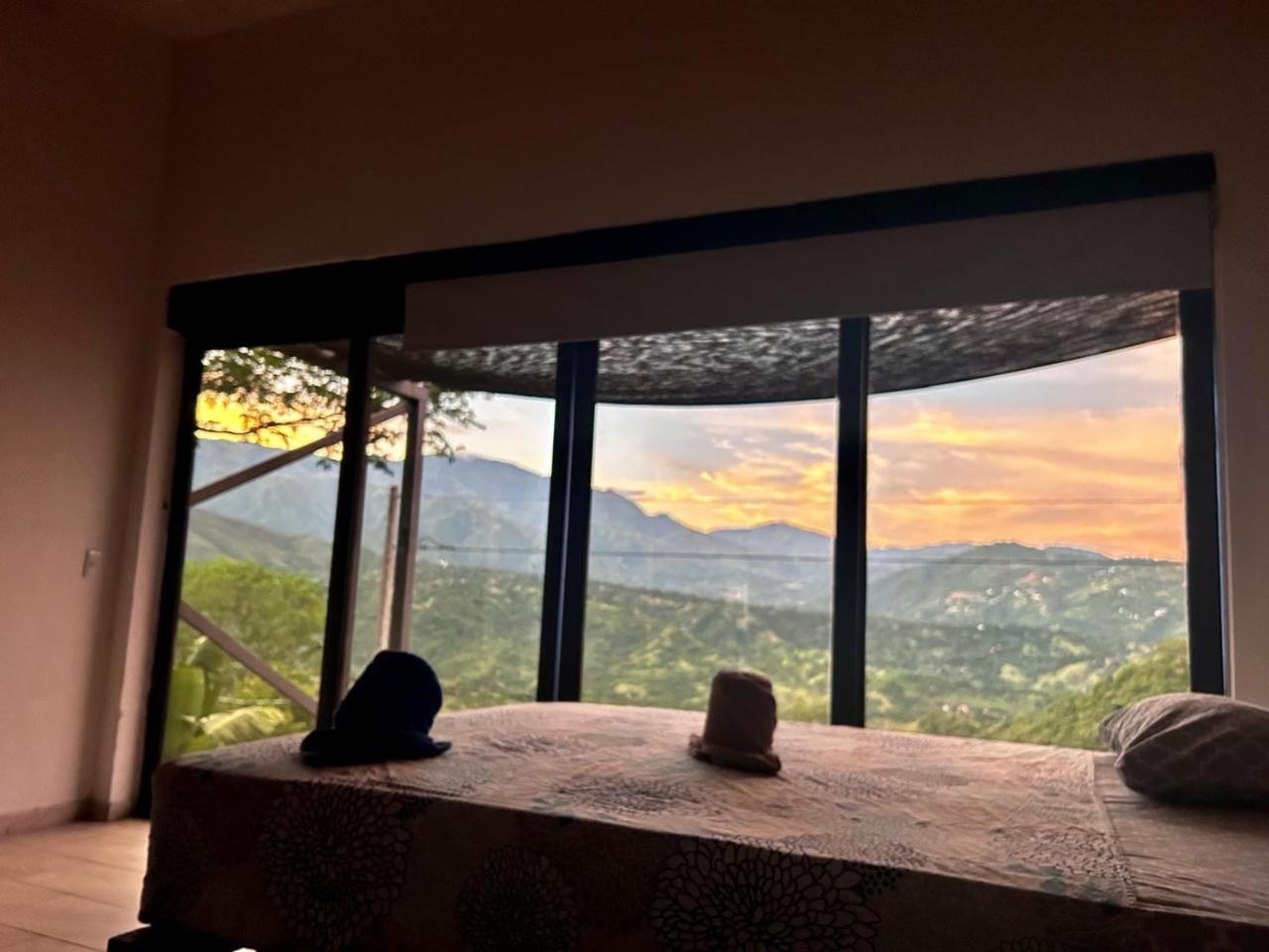 Cabaña Cedro Amarillo - Jacuzzi Grande Con Calefacción - Cerca a Medellín