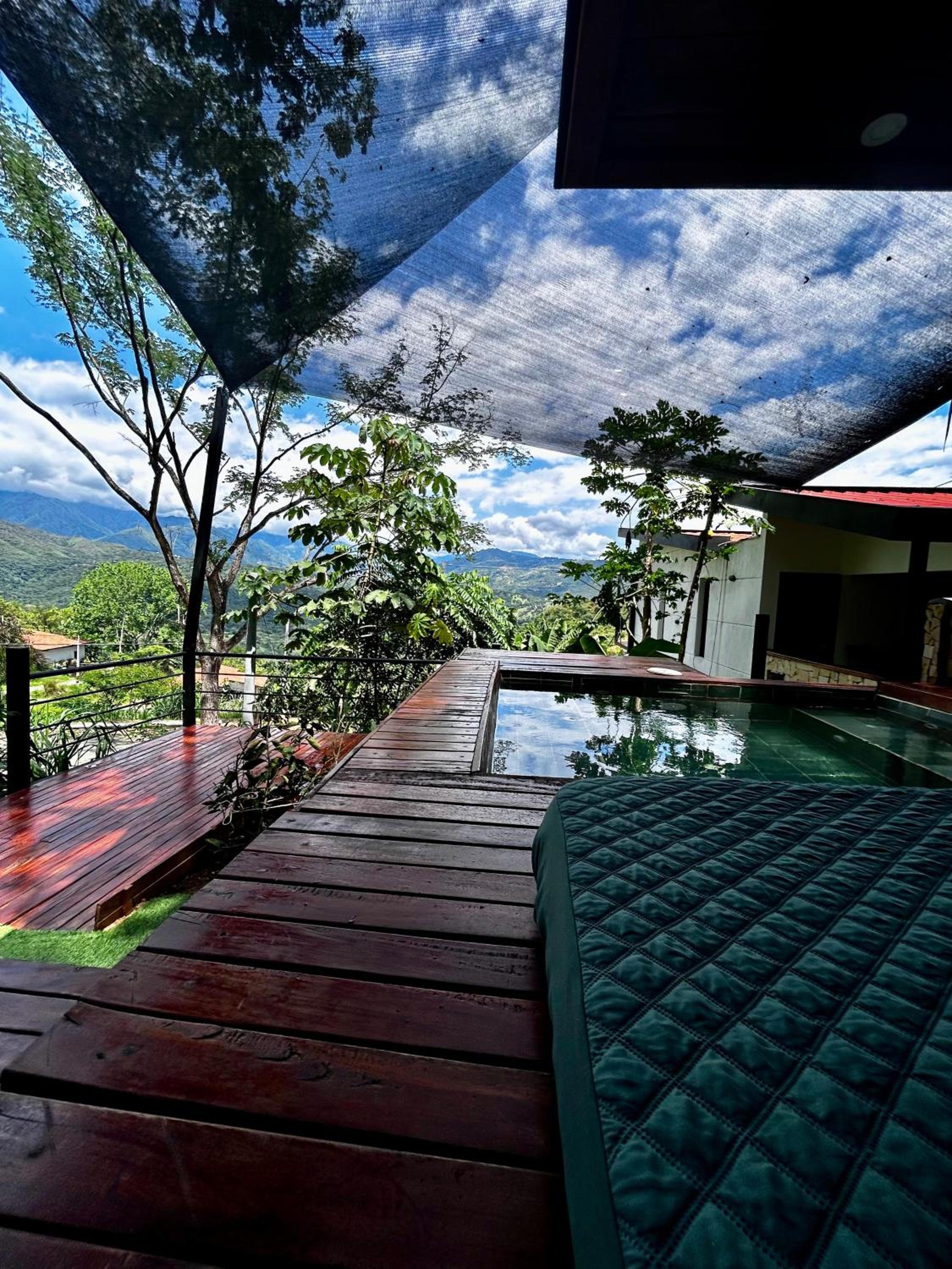 Cabaña Cedro Amarillo - Jacuzzi Grande Con Calefacción - Cerca a Medellín