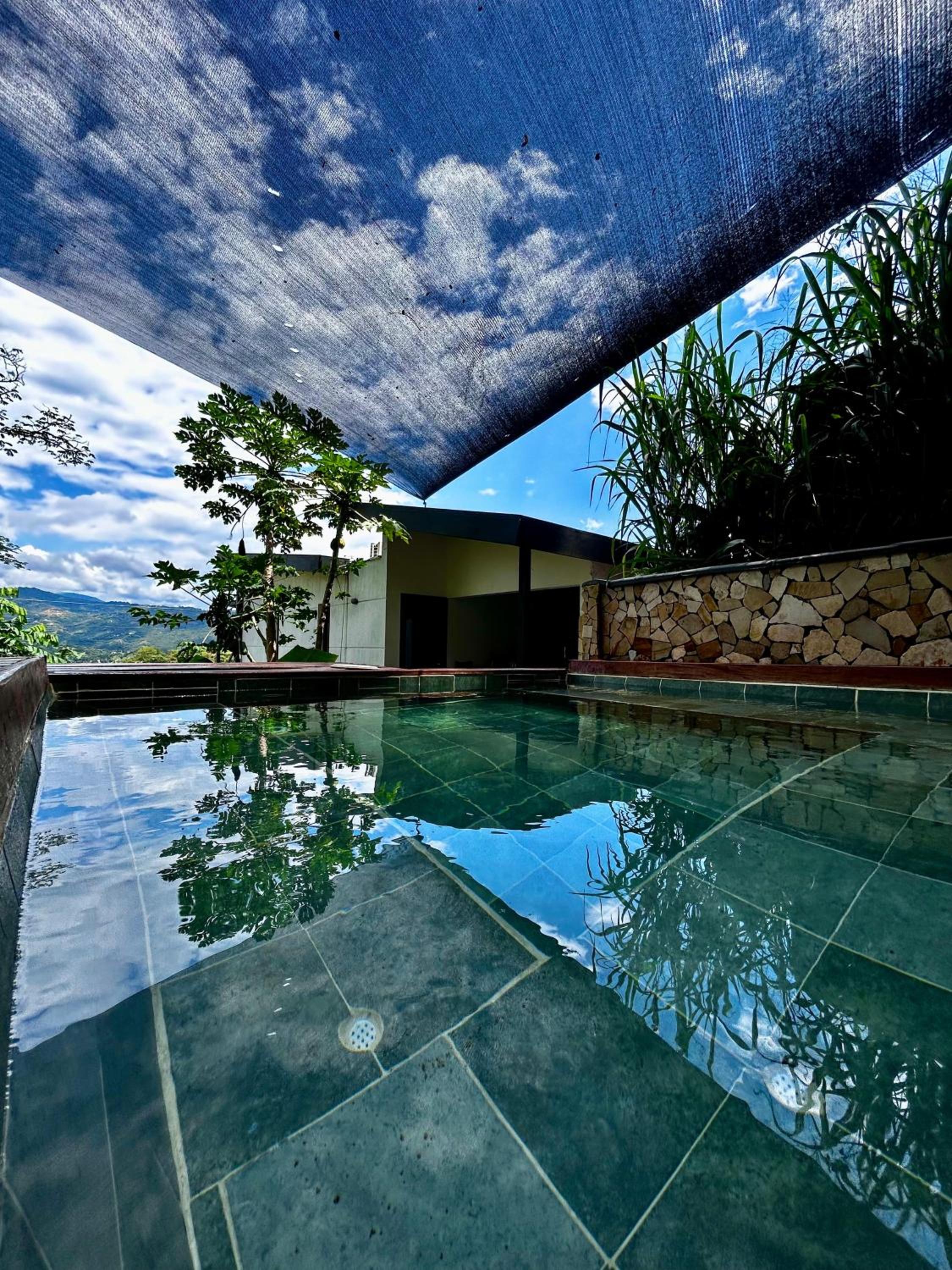 Cabaña Cedro Amarillo - Jacuzzi Grande Con Calefacción - Cerca a Medellín