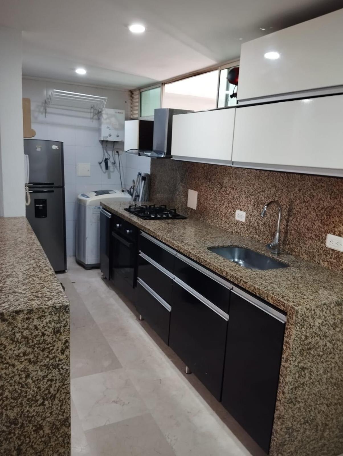 HERMOSO APTO AMOBLADO CON EXELENTE UBICACIONn