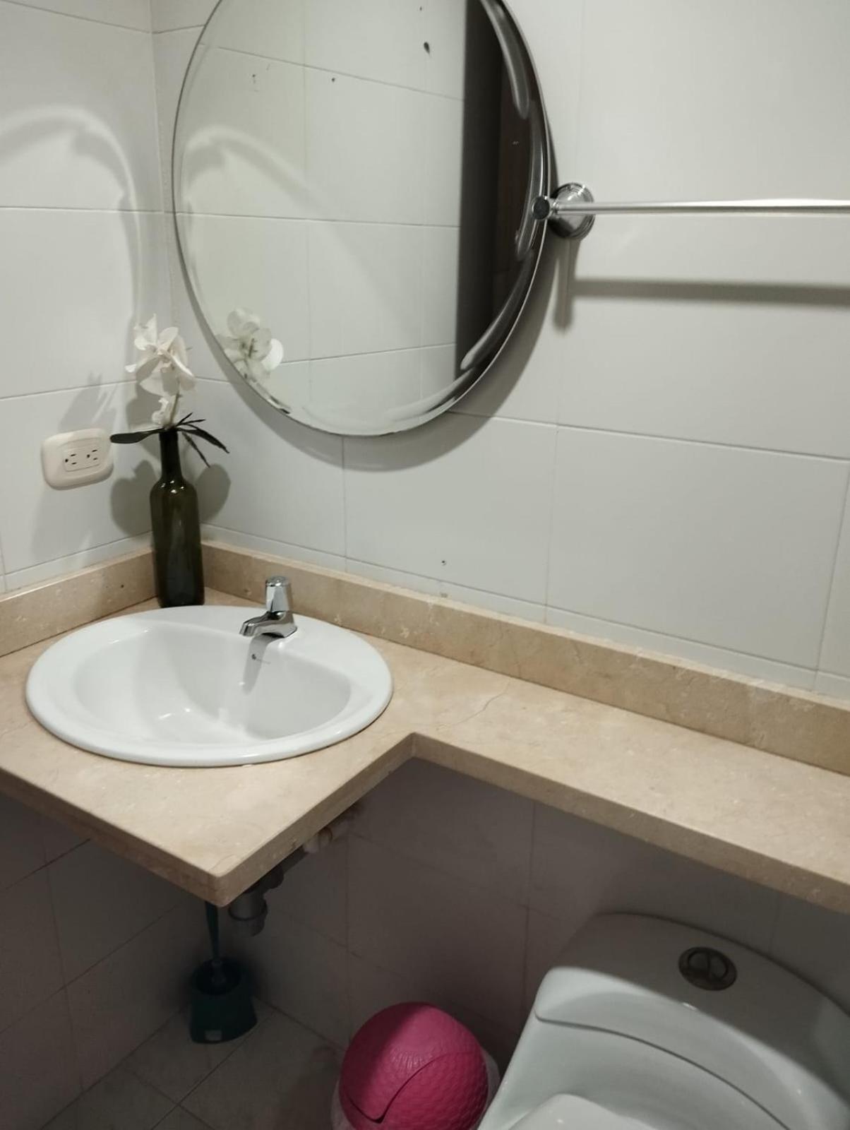 HERMOSO APTO AMOBLADO CON EXELENTE UBICACIONn