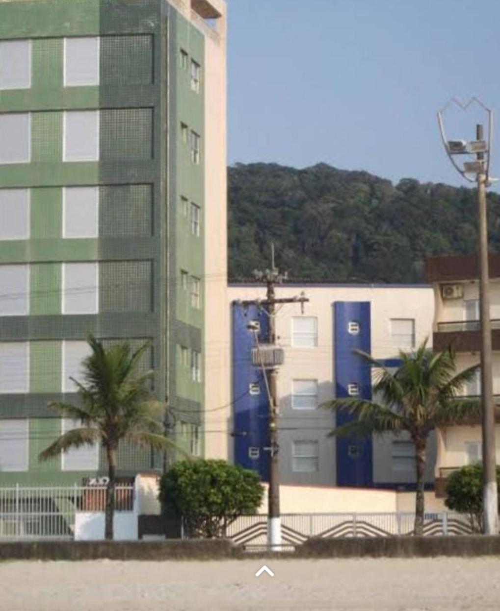 Apartamento Kitnet pé na areia centro de Mongagua