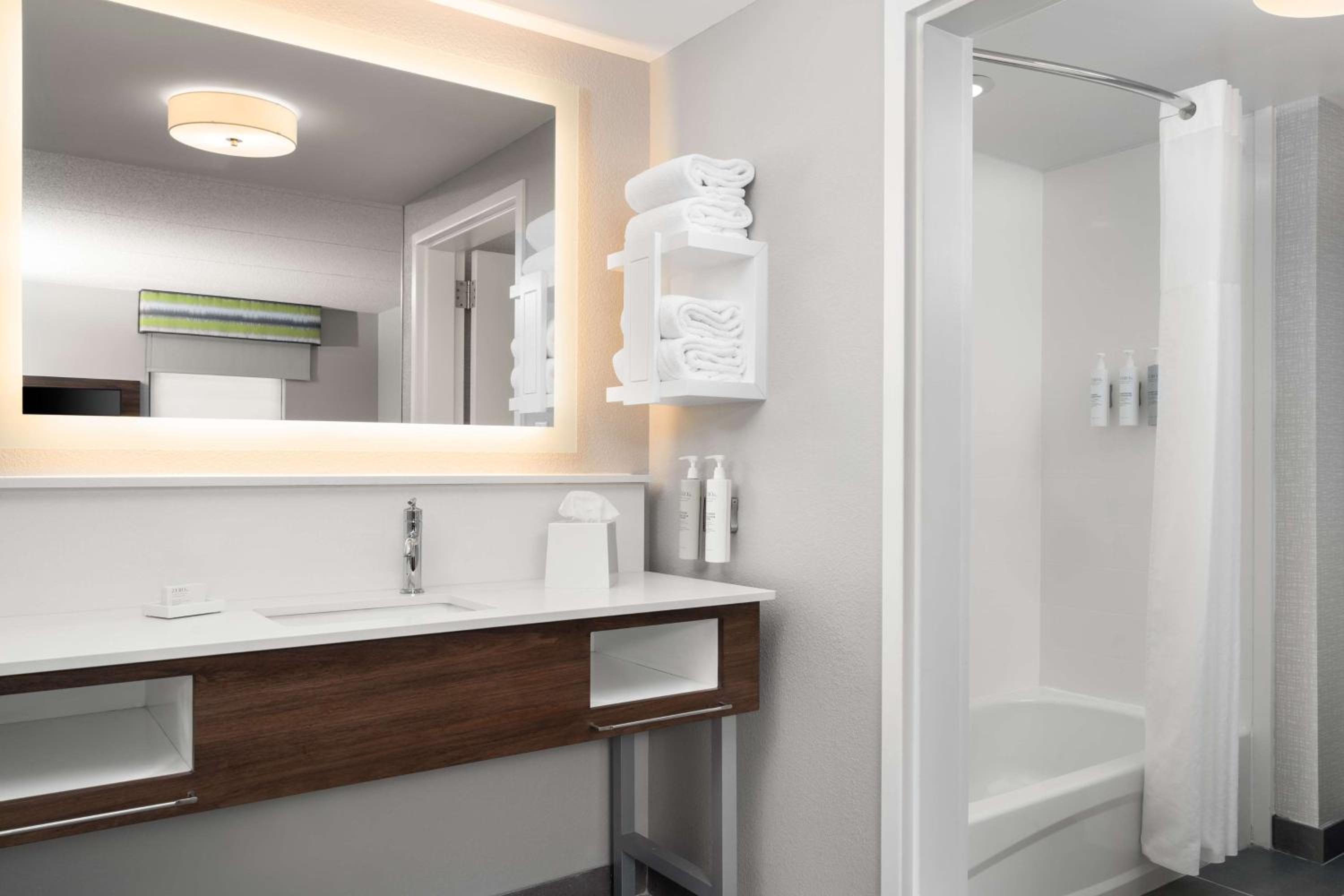 Spring Lake Vacations - Hampton Inn Spring Lake Fayetteville - Property Image 39