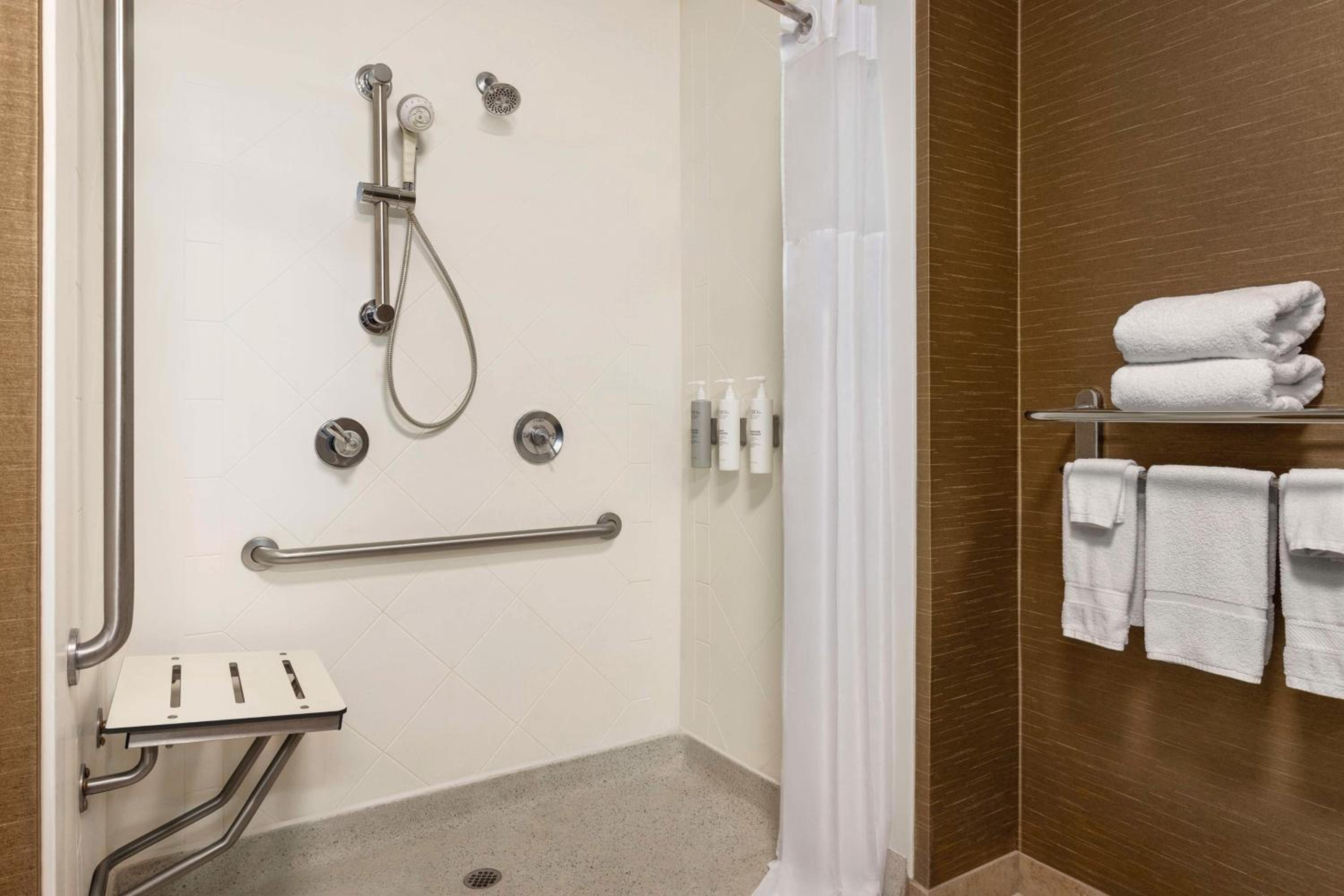 Pine Bluff Vacations - Hampton Inn  Suites Pine Bluff - Property Image 3