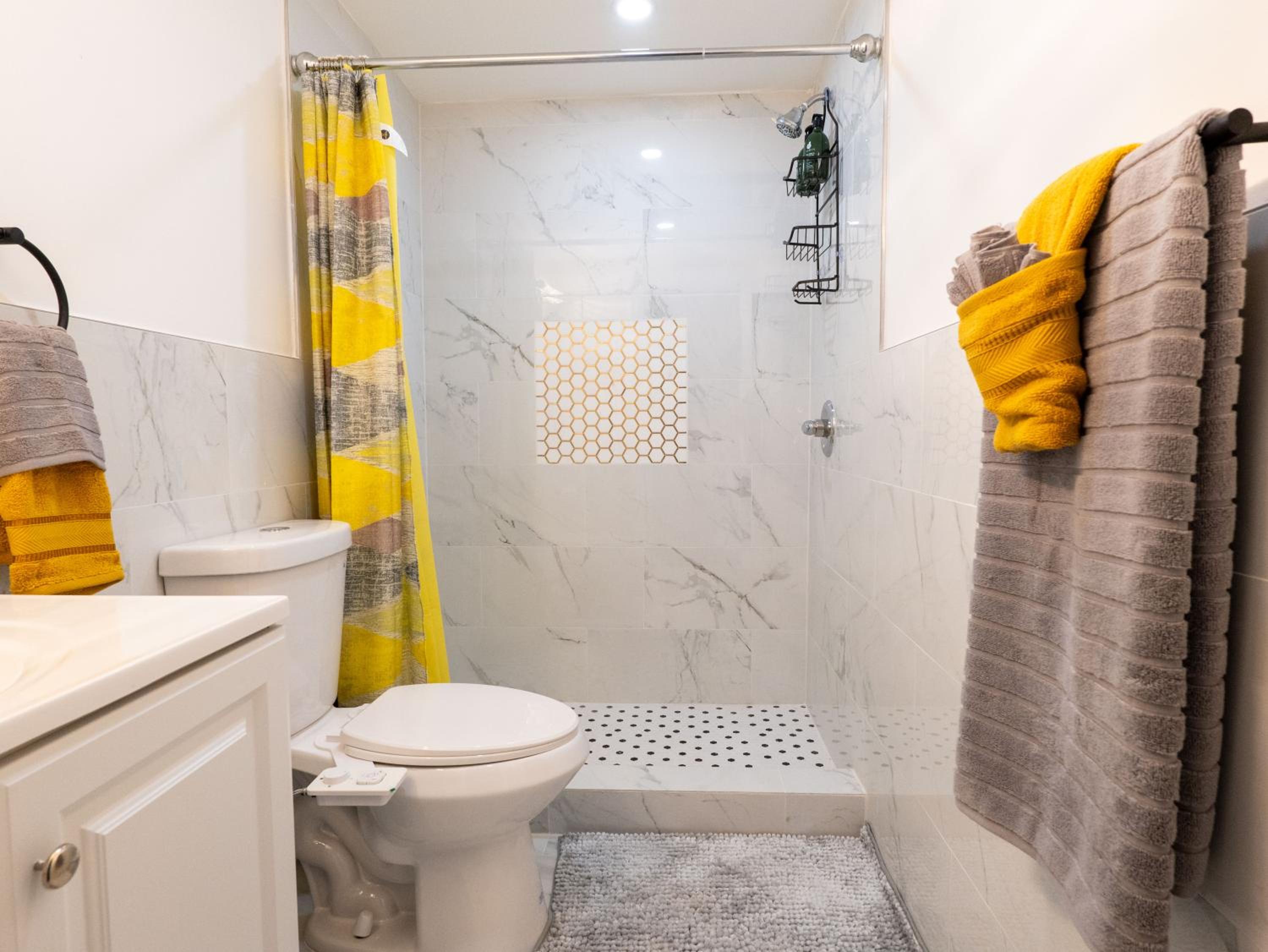 4 New Apts - 3 Bed Apt 1st Floor & 3 Bed Apt 2nd Floor - 1 Bed Studio Apt Ground Floor & 1 Bed Studio Apt Ground Floor near Penn Station EWR Airport Beth I