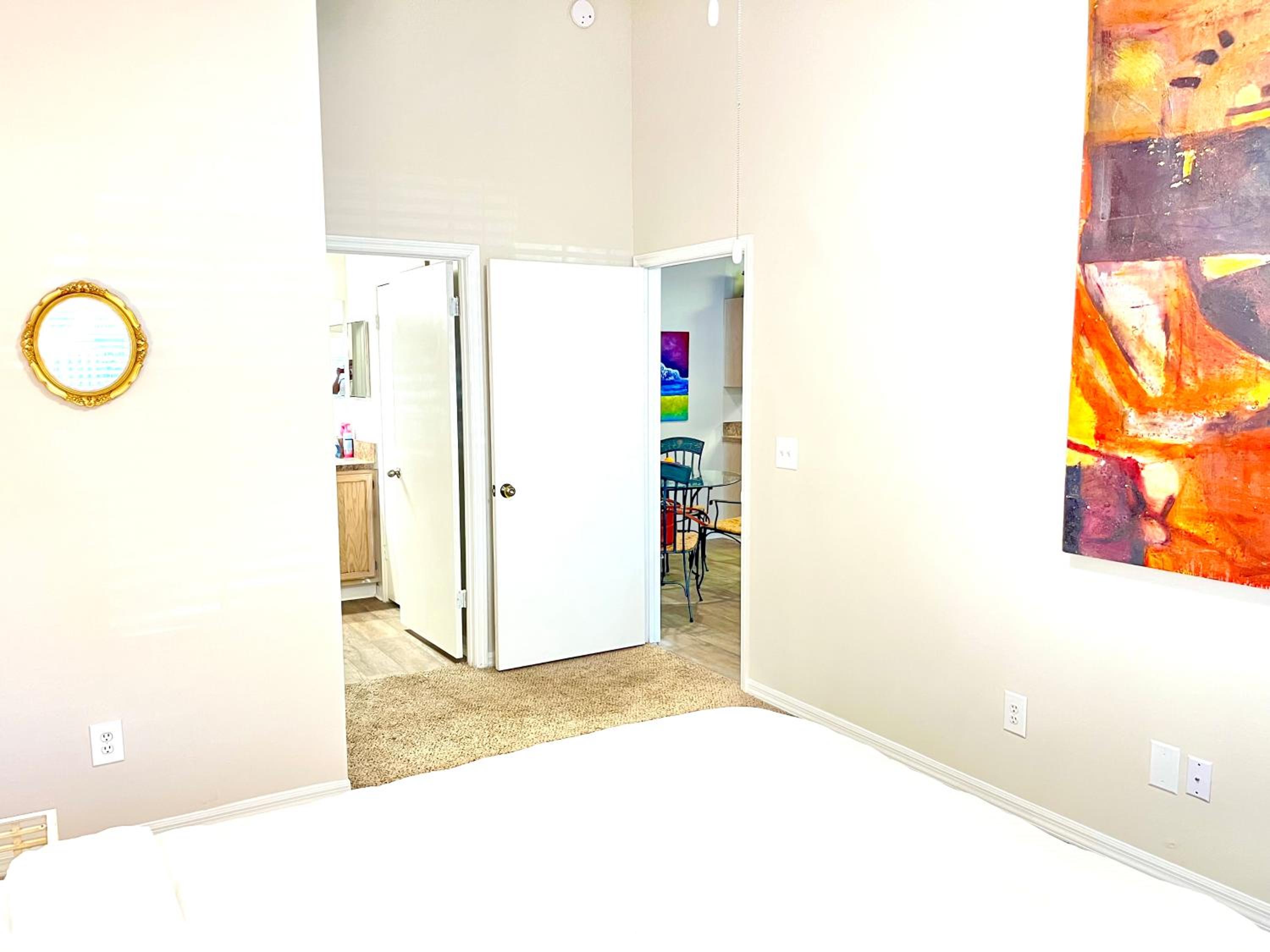 2 Bed APT 10 Mins to Jacksonville Beach view 3