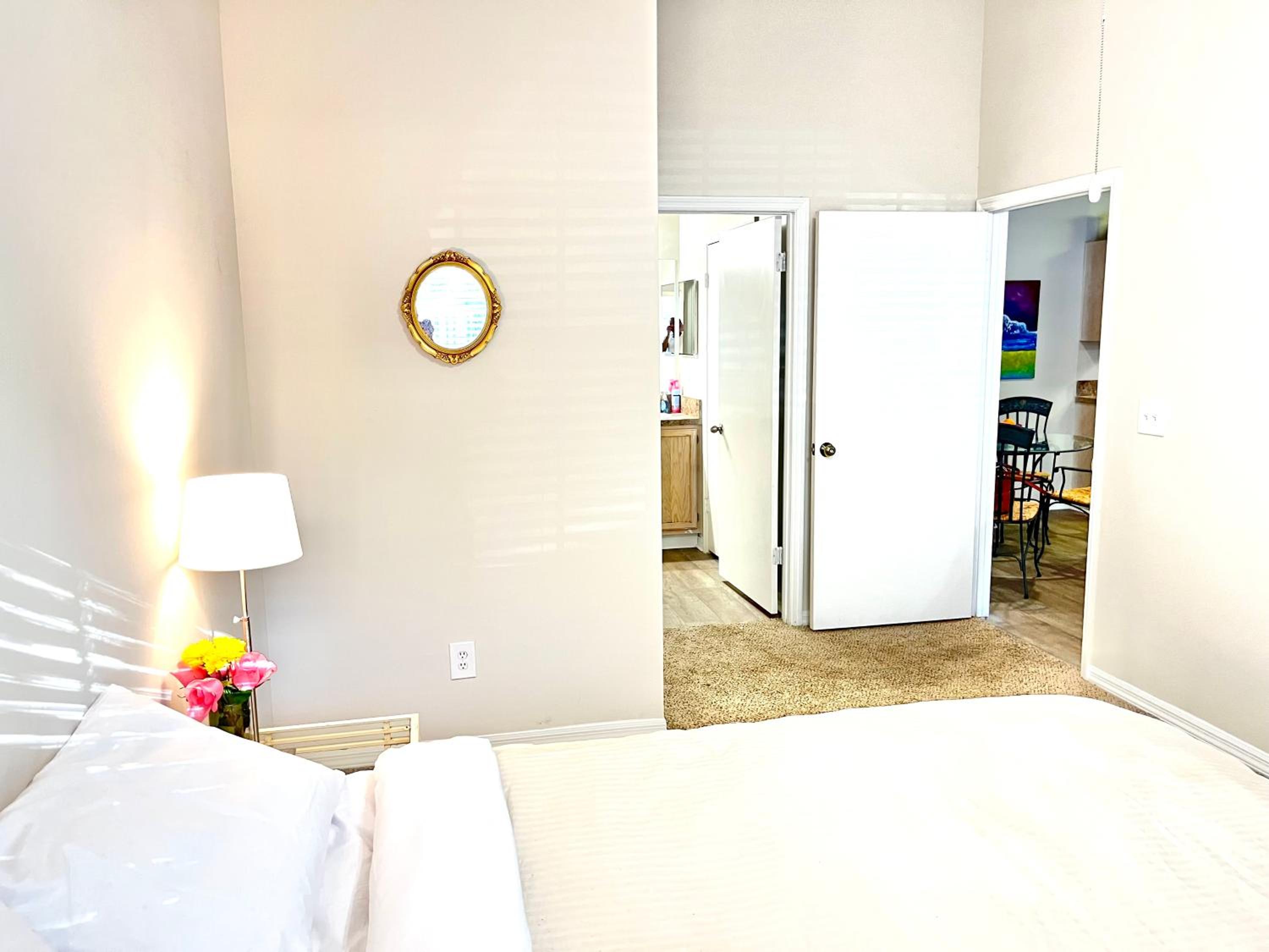 2 Bed APT 10 Mins to Jacksonville Beach view 2