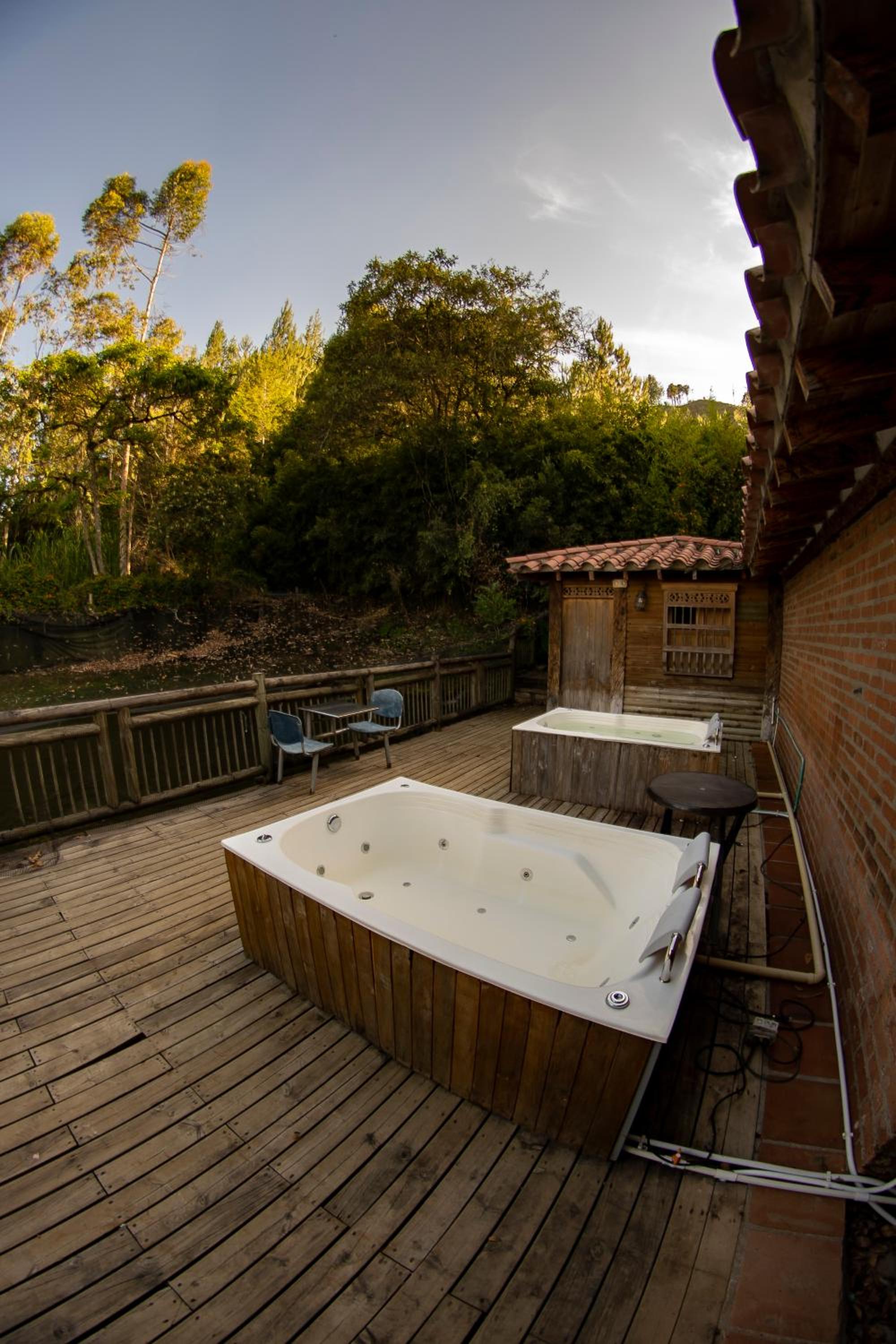 Refugio Natural - Guarne - Cabañas Ecológicas con Jacuzzi e hidromasaje