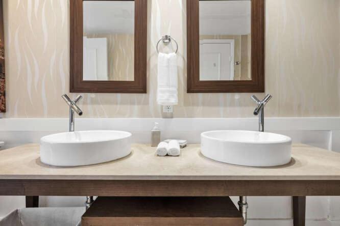 Large Suites in Hotel W with bay views
