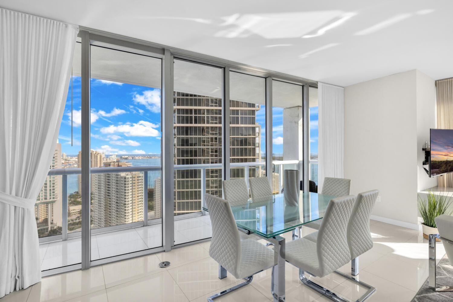 Large Suites in Hotel W with bay views