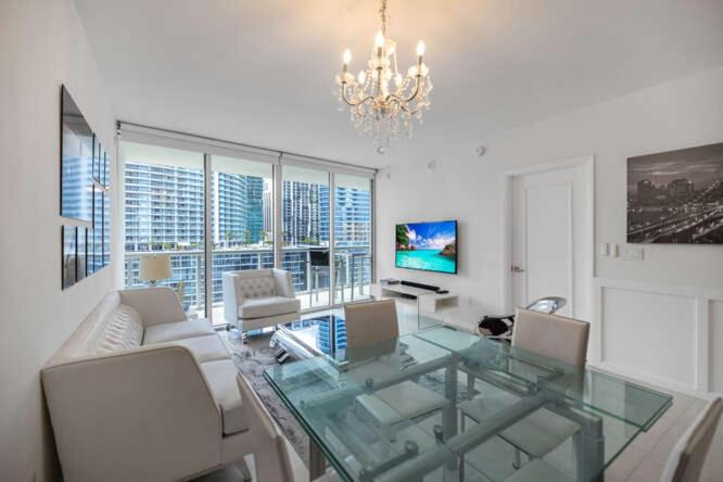 Large Suites in Hotel W with bay views