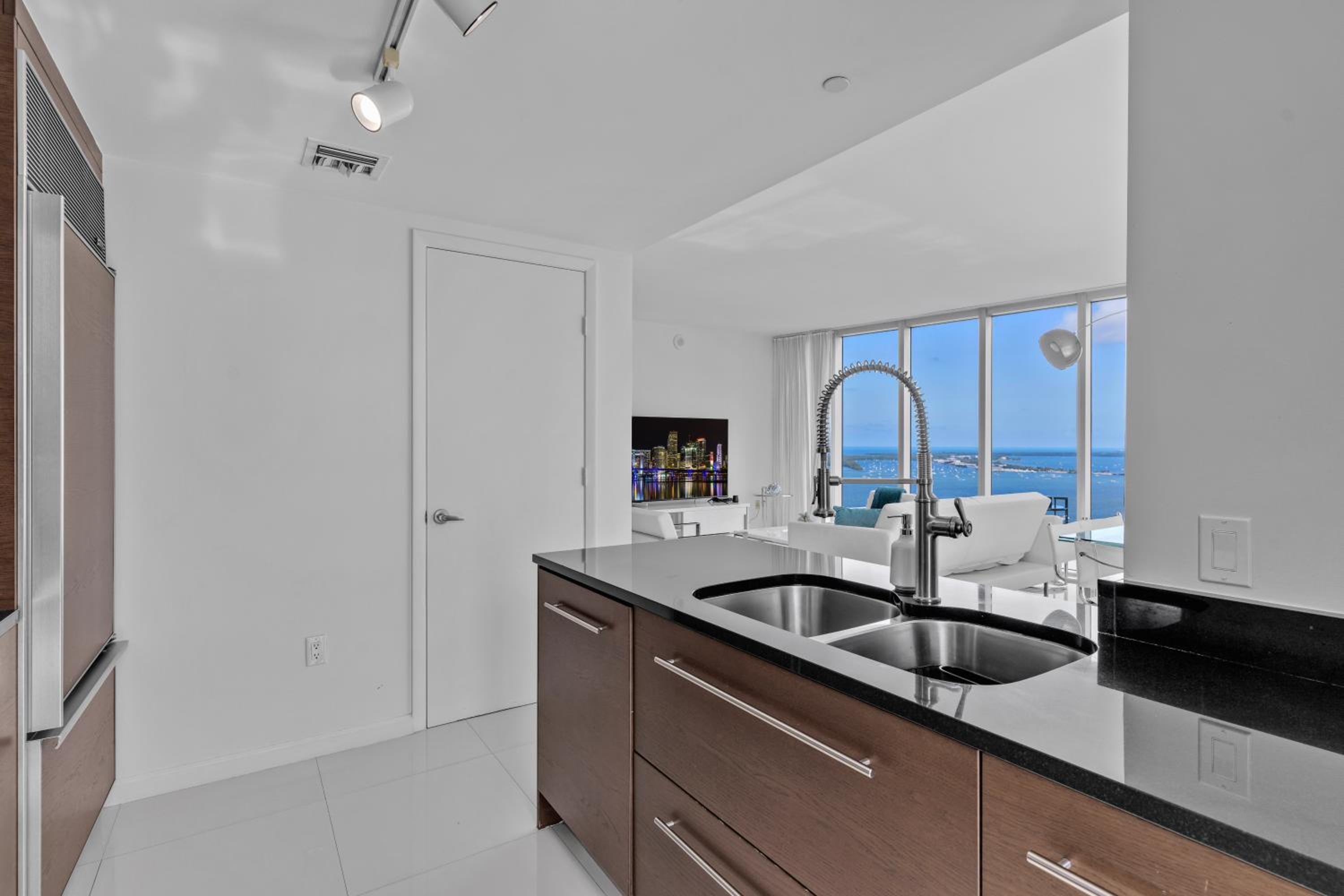 Large Suites in Hotel W with bay views