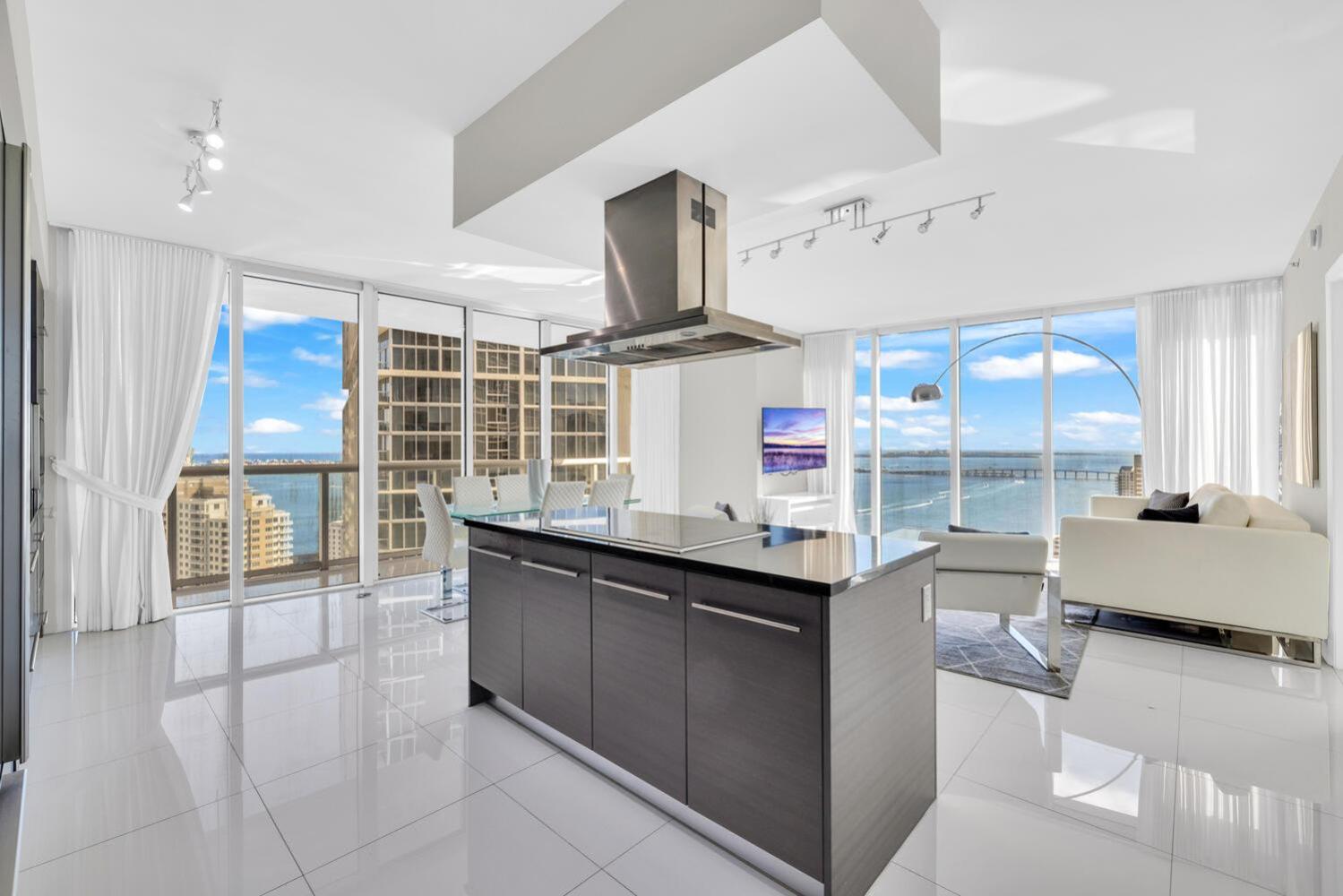 Large Suites in Hotel W with bay views