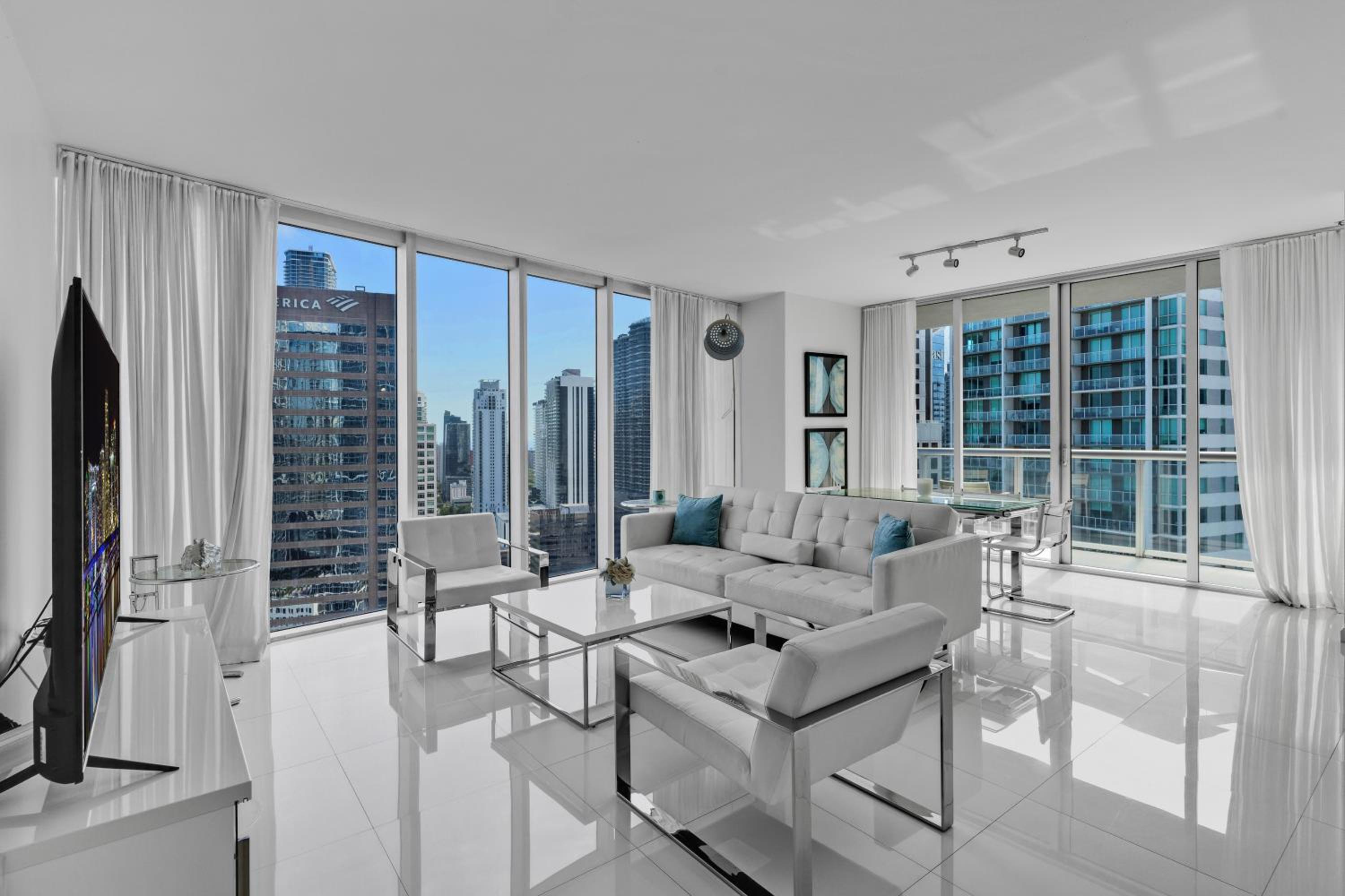 Large Suites in Hotel W with bay views