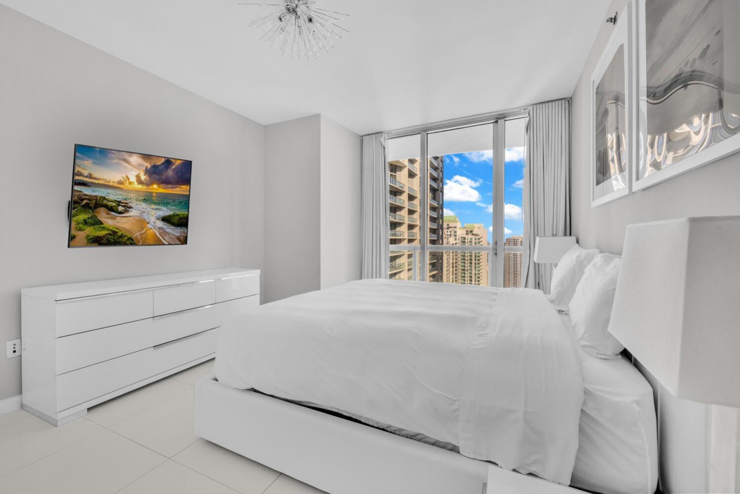 Large Suites in Hotel W with bay views