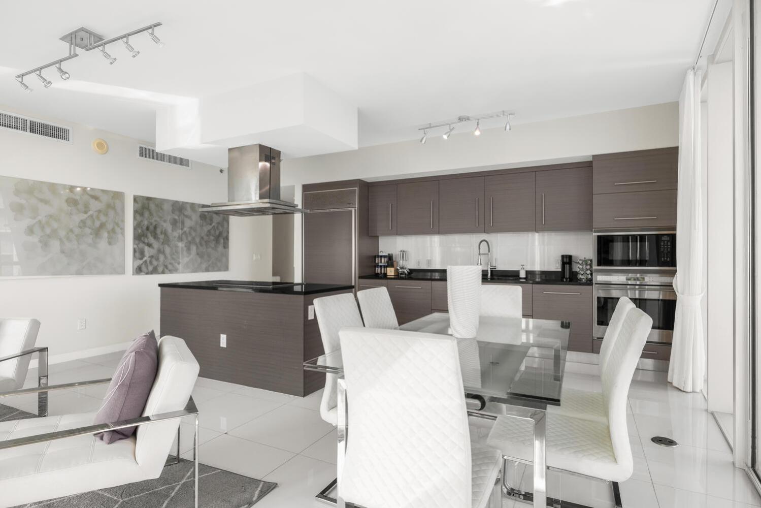 Large Suites in Hotel W with bay views