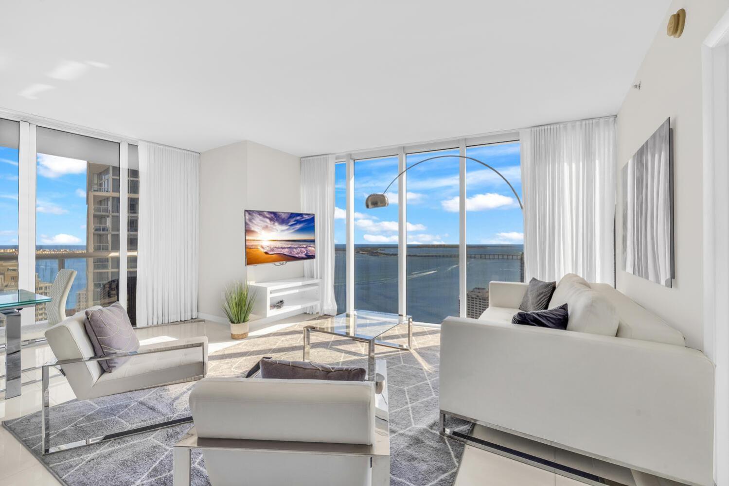 Large Suites in Hotel W with bay views