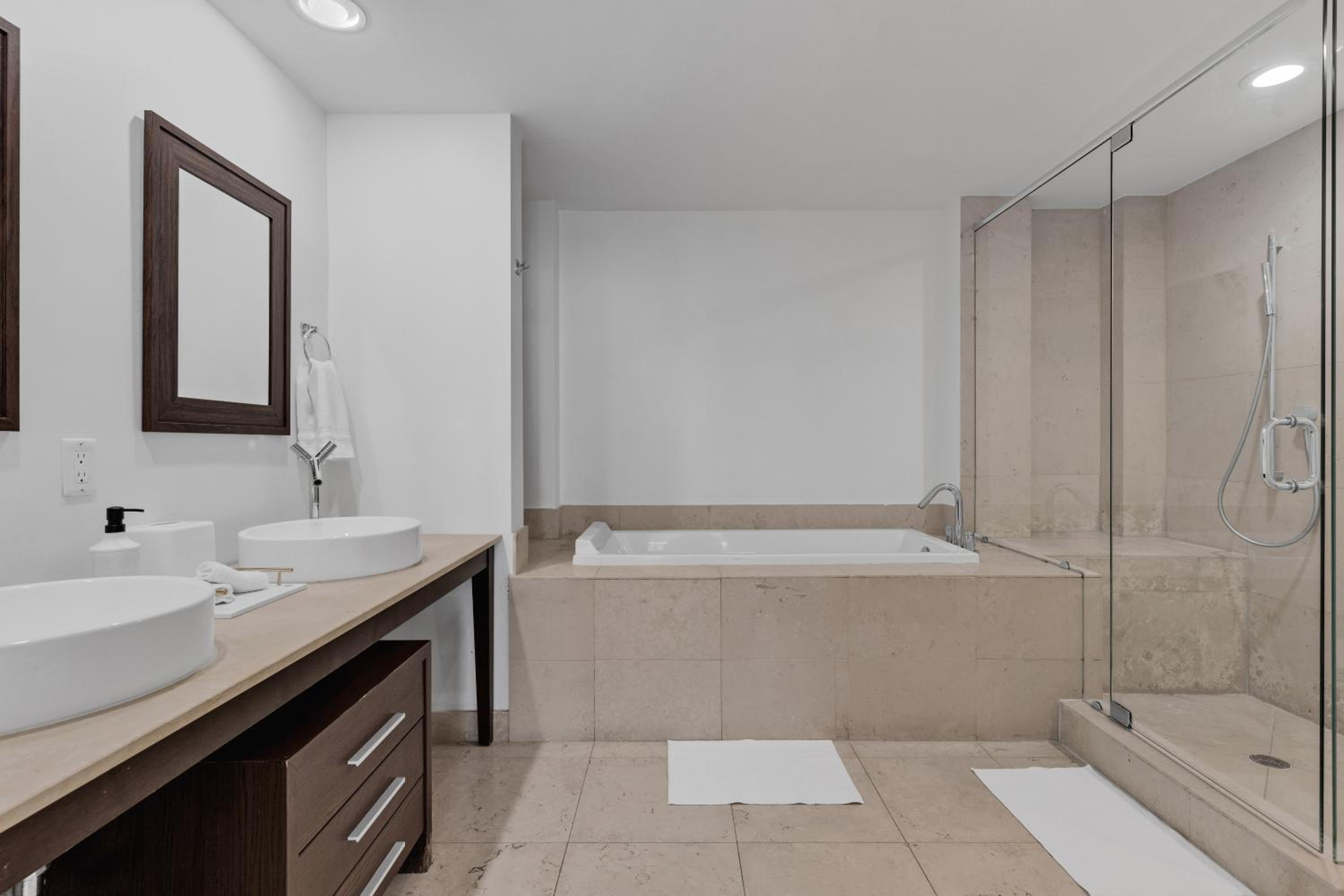 Large Suites in Hotel W with bay views