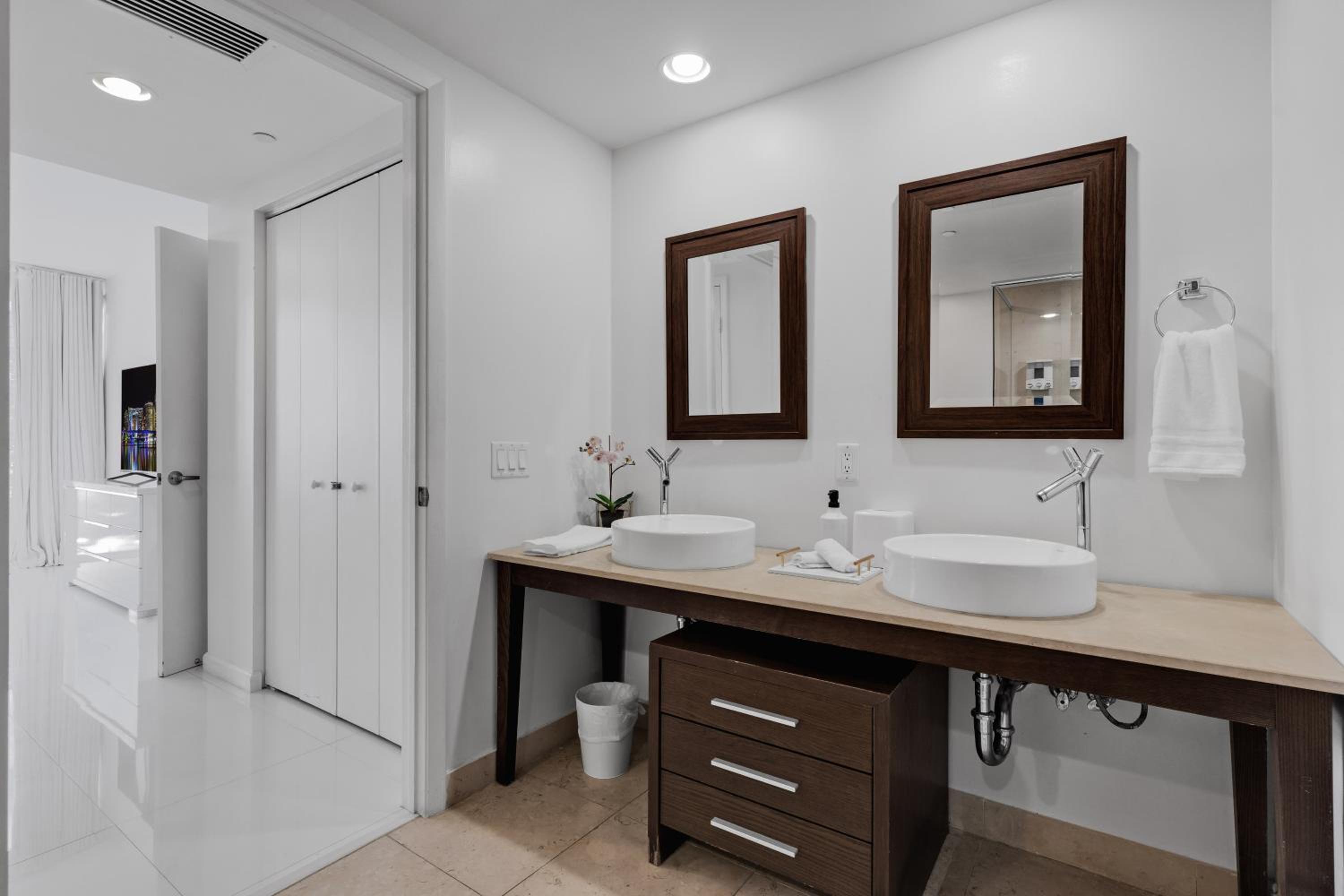 Large Suites in Hotel W with bay views
