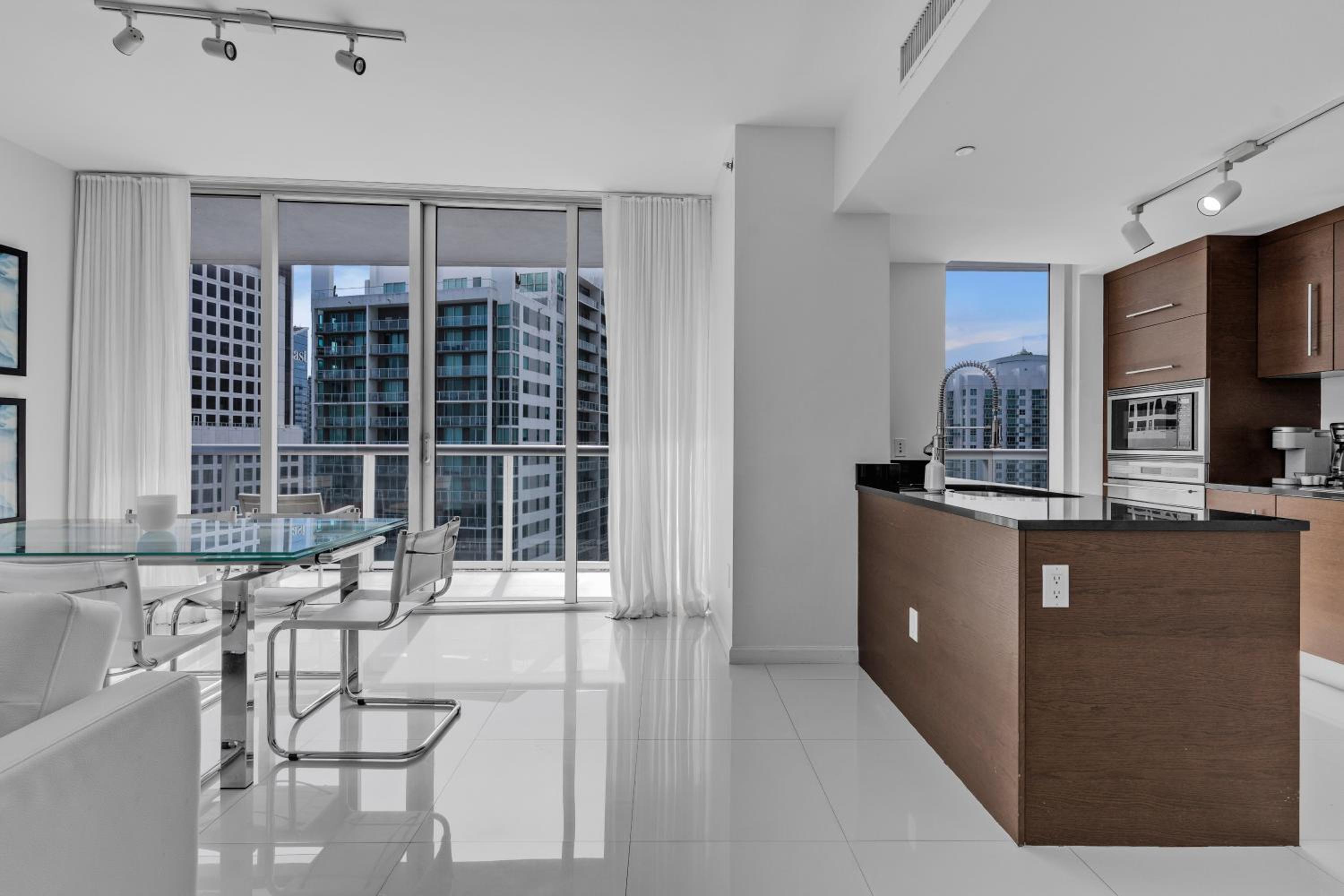 Large Suites in Hotel W with bay views