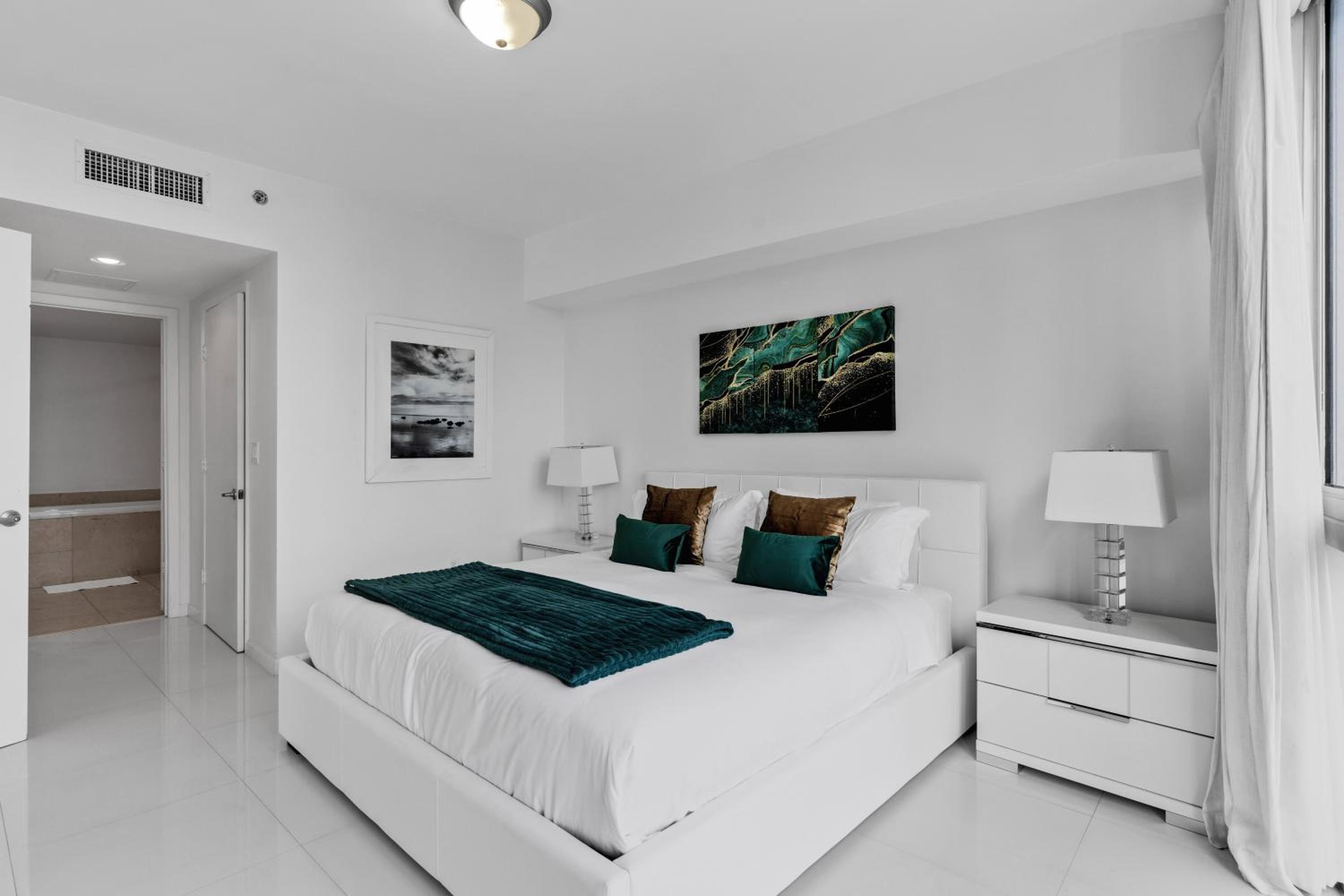 Large Suites in Hotel W with bay views