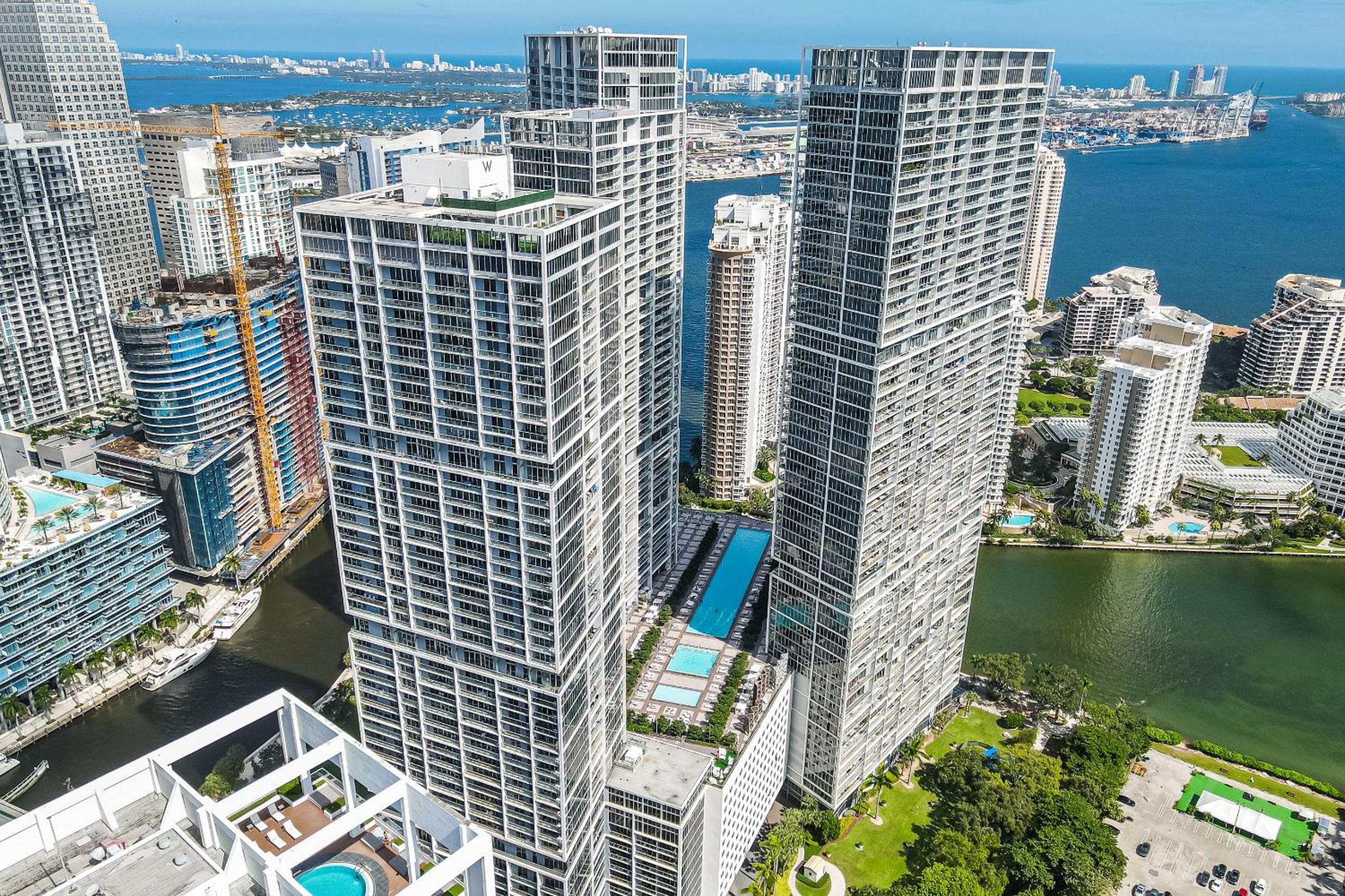 Large Suites in Hotel W with bay views