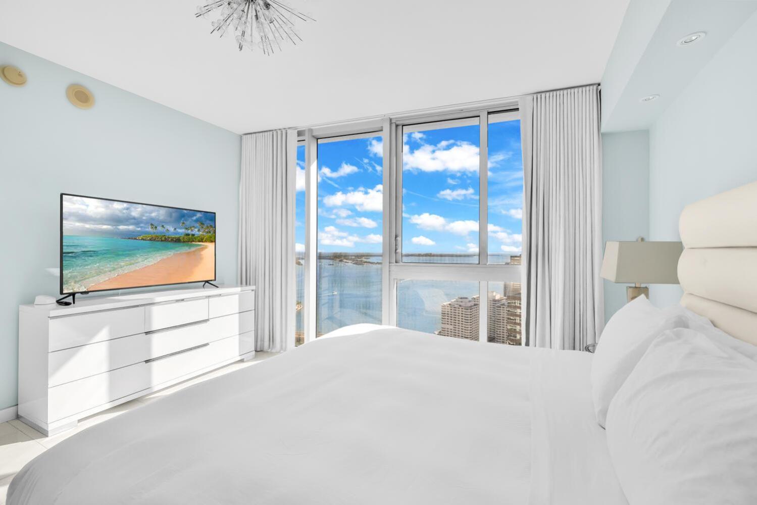 Large Suites in Hotel W with bay views