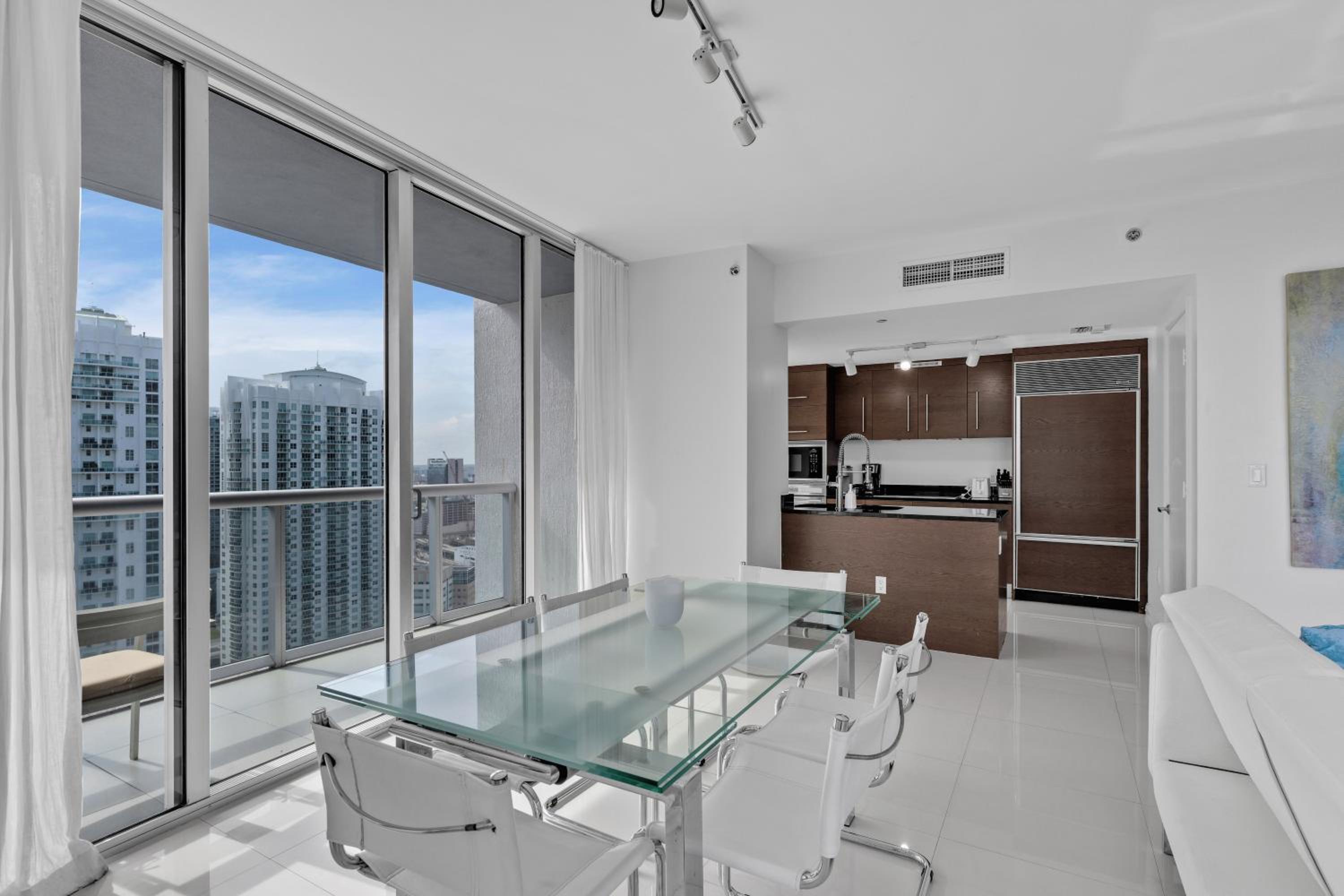 Large Suites in Hotel W with bay views