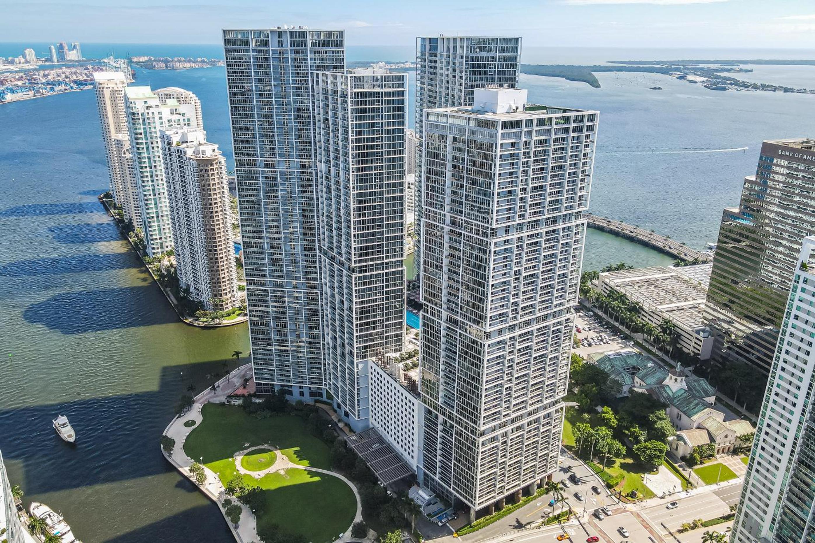Large Suites in Hotel W with bay views