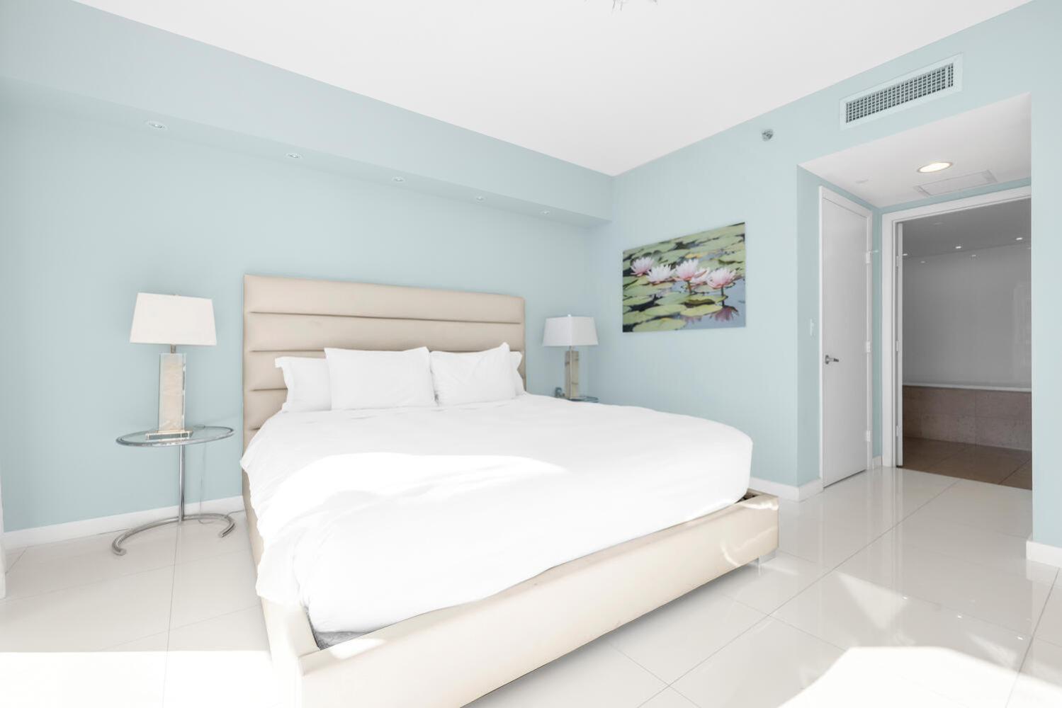 Large Suites in Hotel W with bay views