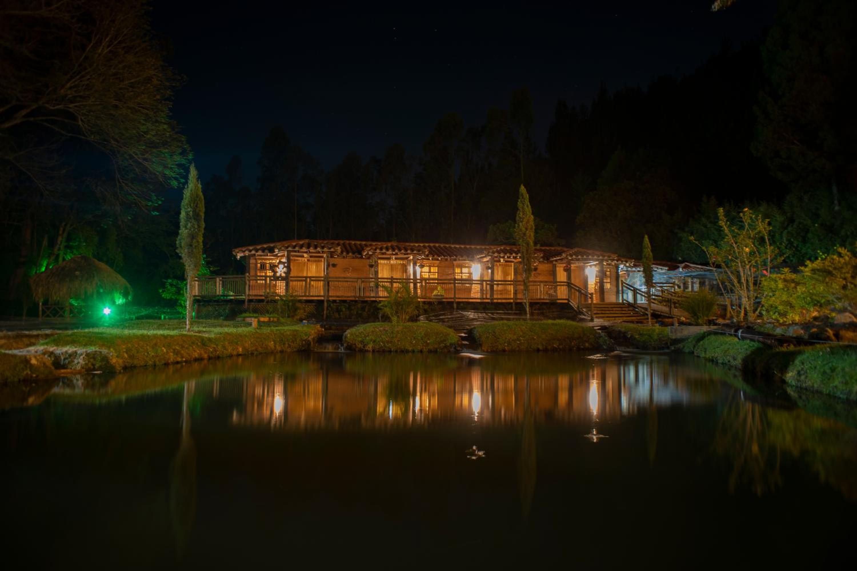 Refugio Natural - Guarne - Cabañas Ecológicas con Jacuzzi e hidromasaje