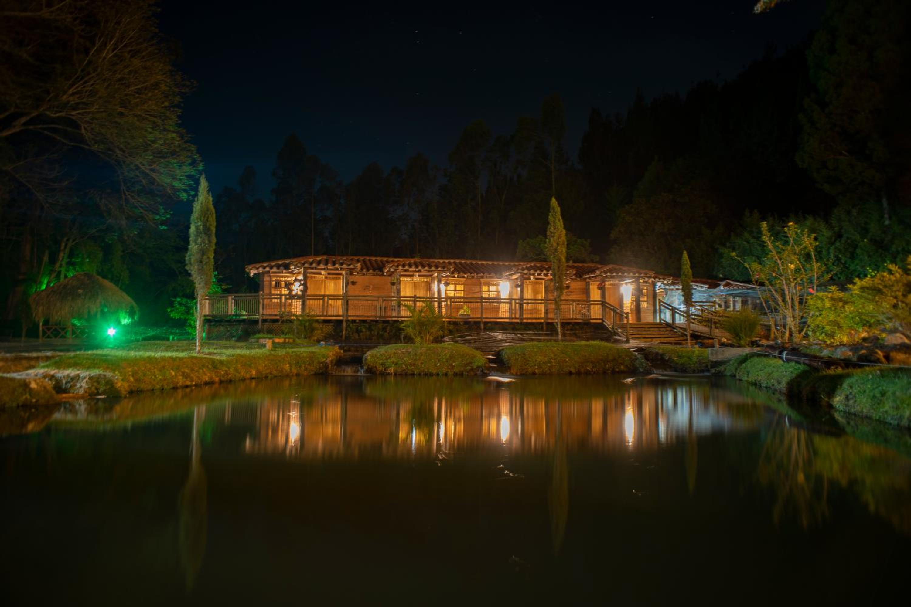 Refugio Natural - Guarne - Cabañas Ecológicas con Jacuzzi e hidromasaje