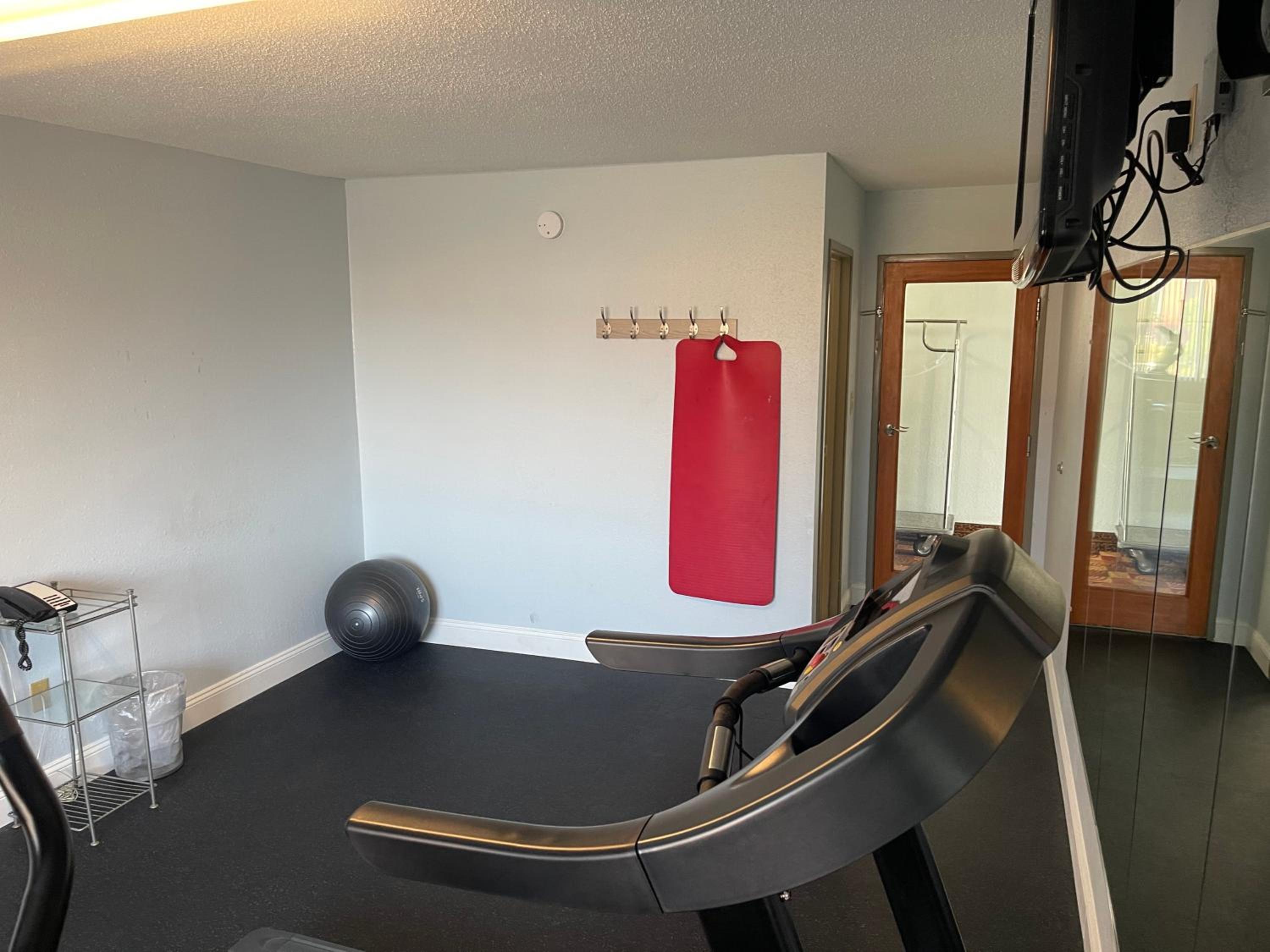 Muncie Vacations - Days Inn by Wyndham Muncie -Ball State University - Property Image 3