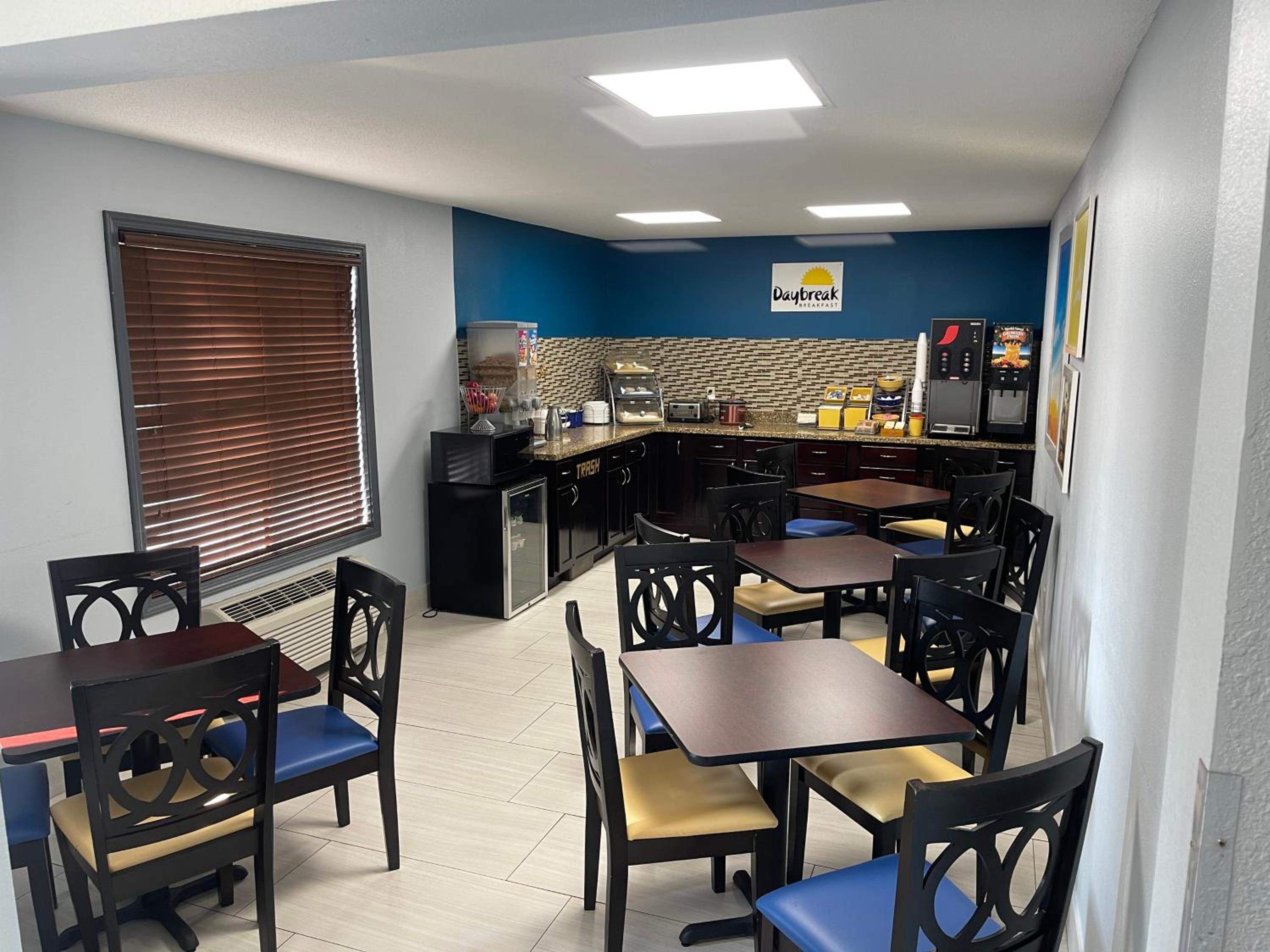 Muncie Vacations - Days Inn by Wyndham Muncie -Ball State University - Property Image 2