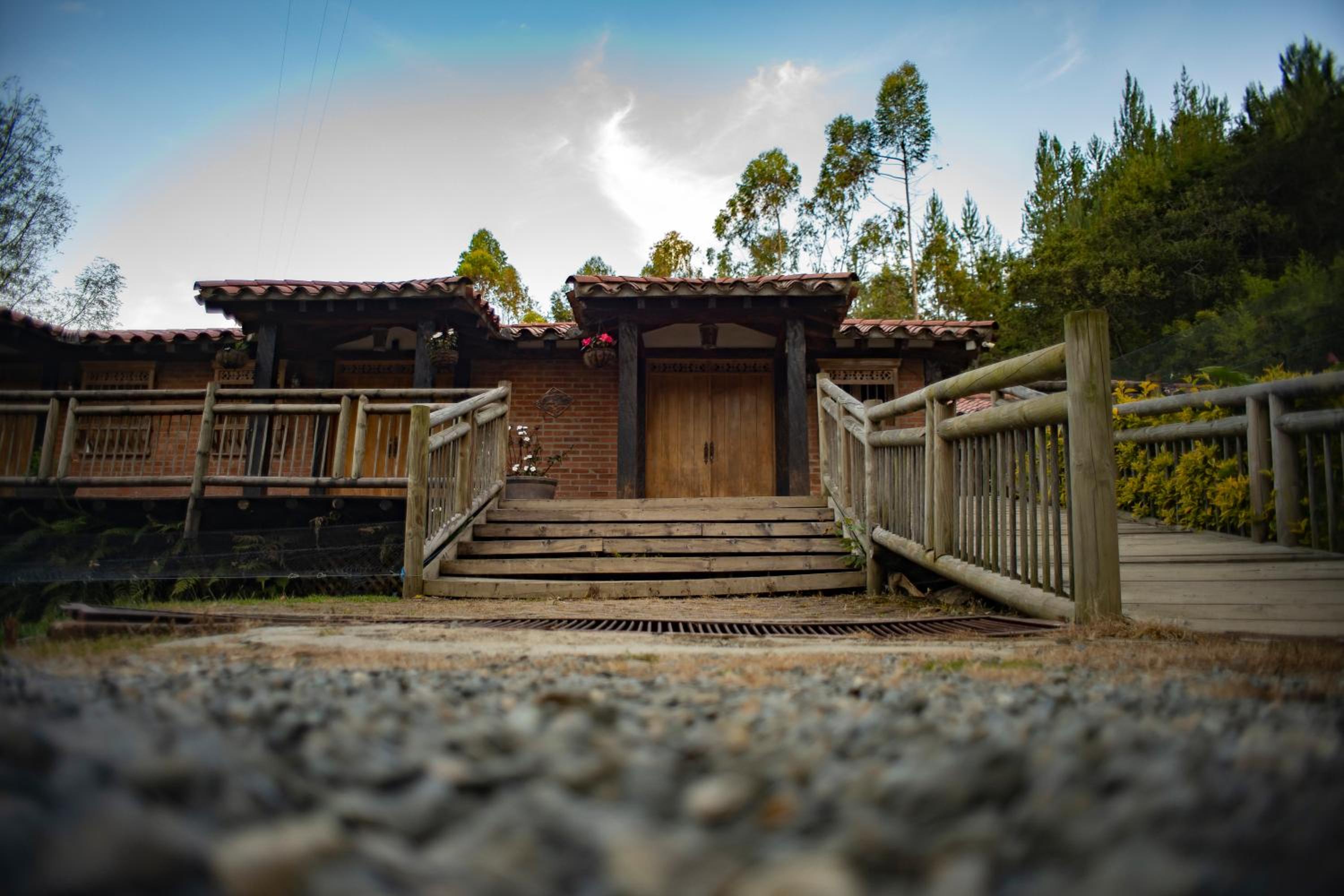 Refugio Natural - Guarne - Cabañas Ecológicas con Jacuzzi e hidromasaje