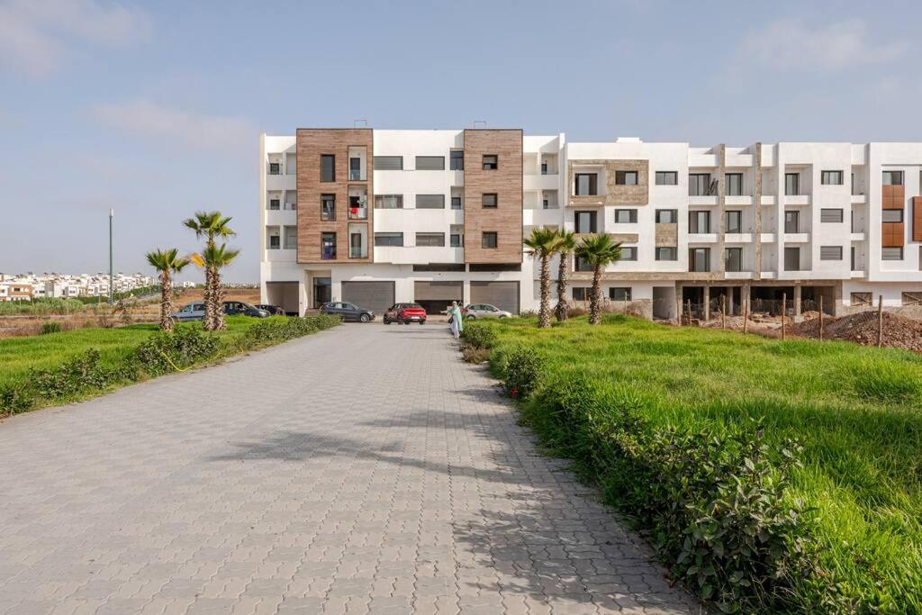 Residence GYA Beach - Luxe Moderne et Confort à Harhoura accès plage view 3