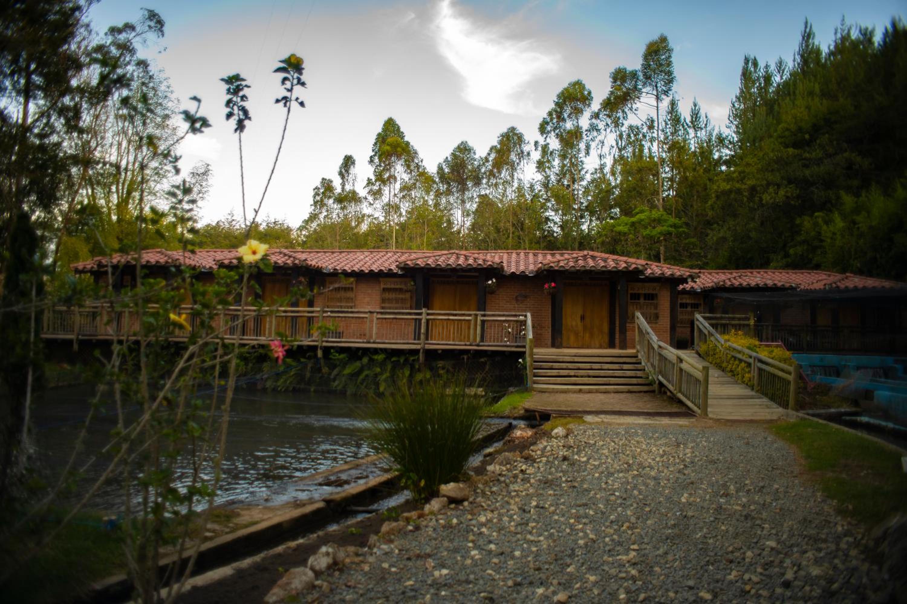 Refugio Natural - Guarne - Cabañas Ecológicas con Jacuzzi e hidromasaje