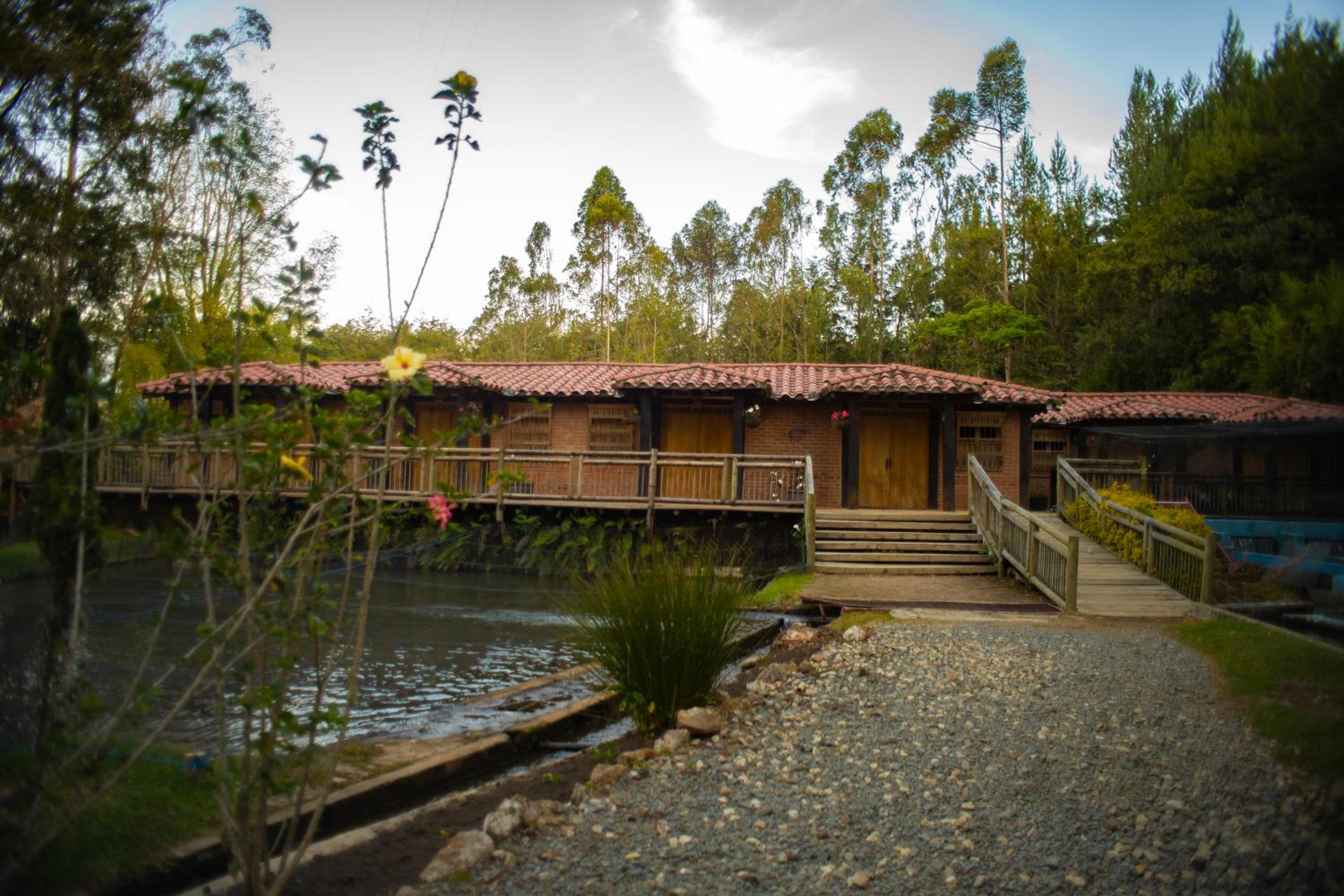 Refugio Natural - Guarne - Cabañas Ecológicas con Jacuzzi e hidromasaje