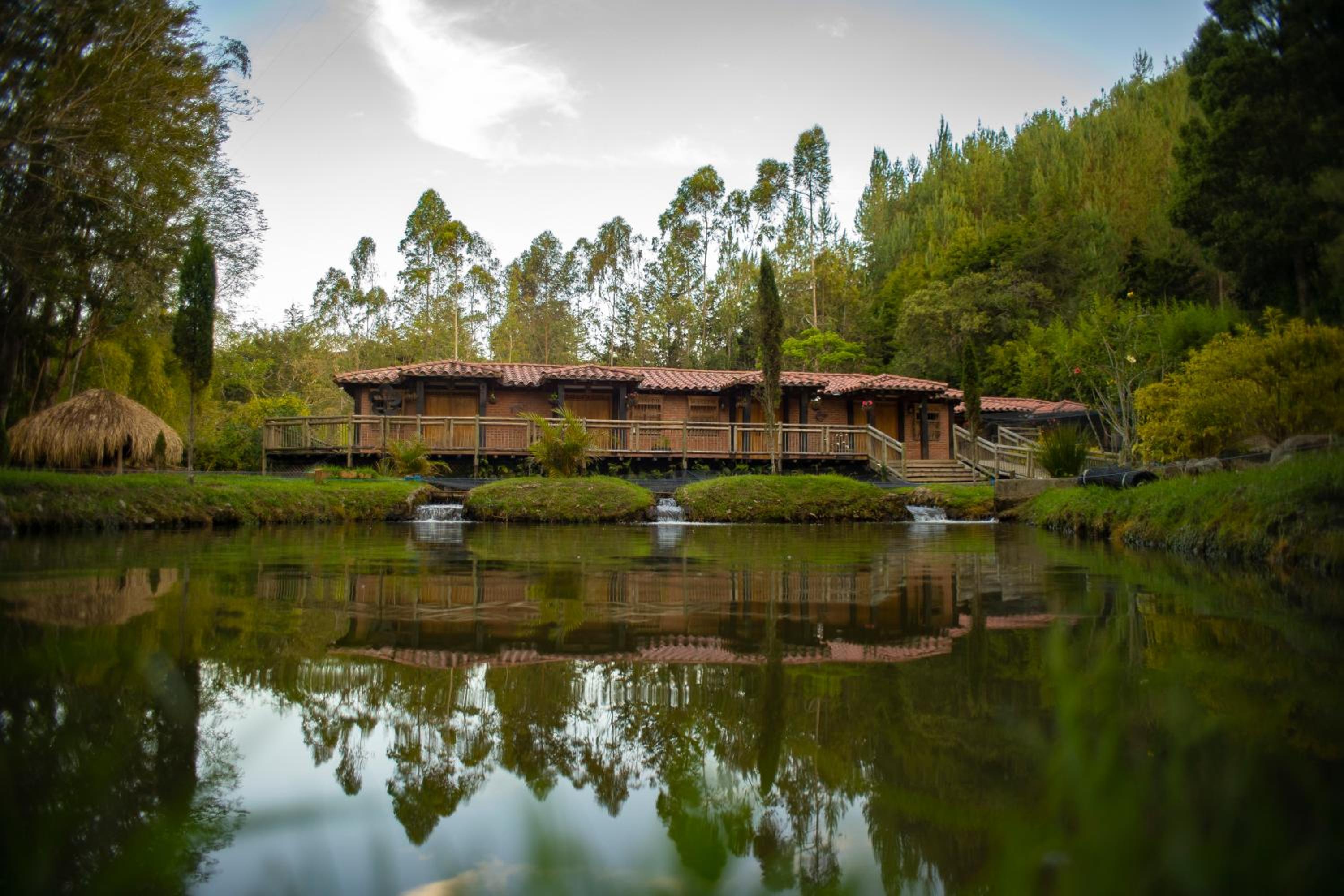 Refugio Natural - Guarne - Cabañas Ecológicas con Jacuzzi e hidromasaje